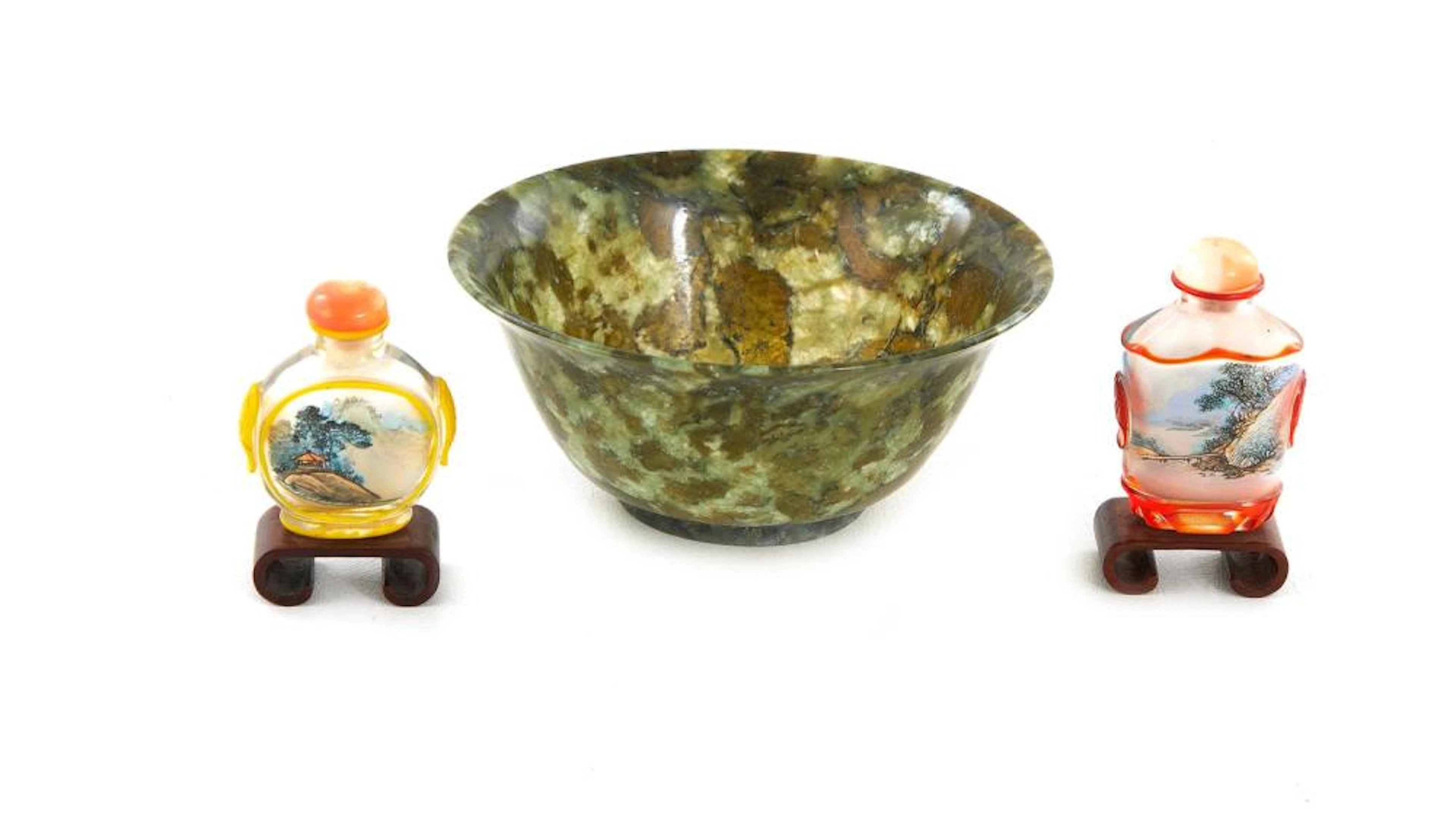 Chinese Hardstone Bowl, and Painted Carved Glass Snuff Bottles (3pcs)