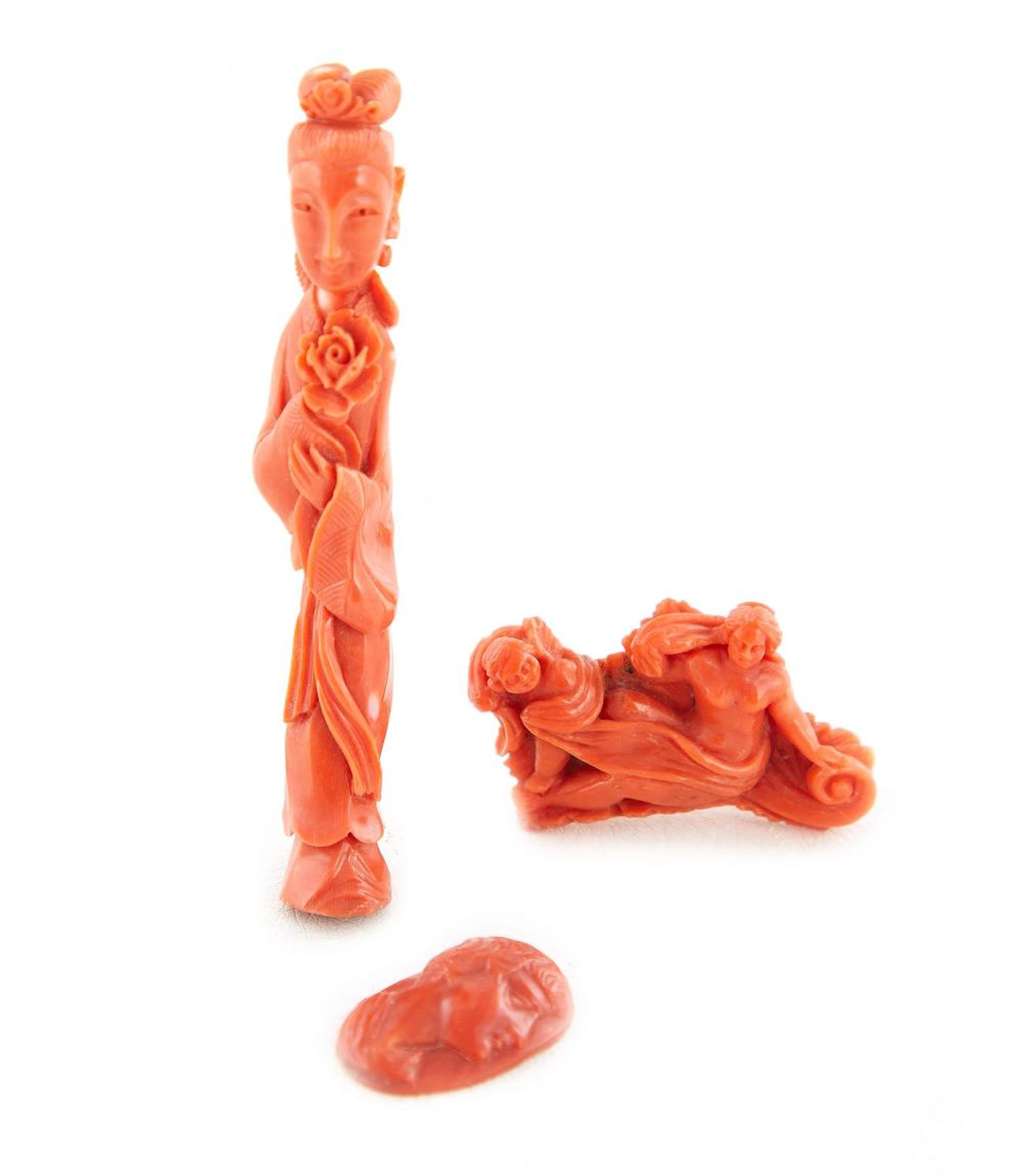 Chinese Carved Coral Miniature Figures and Medallion (3pcs)