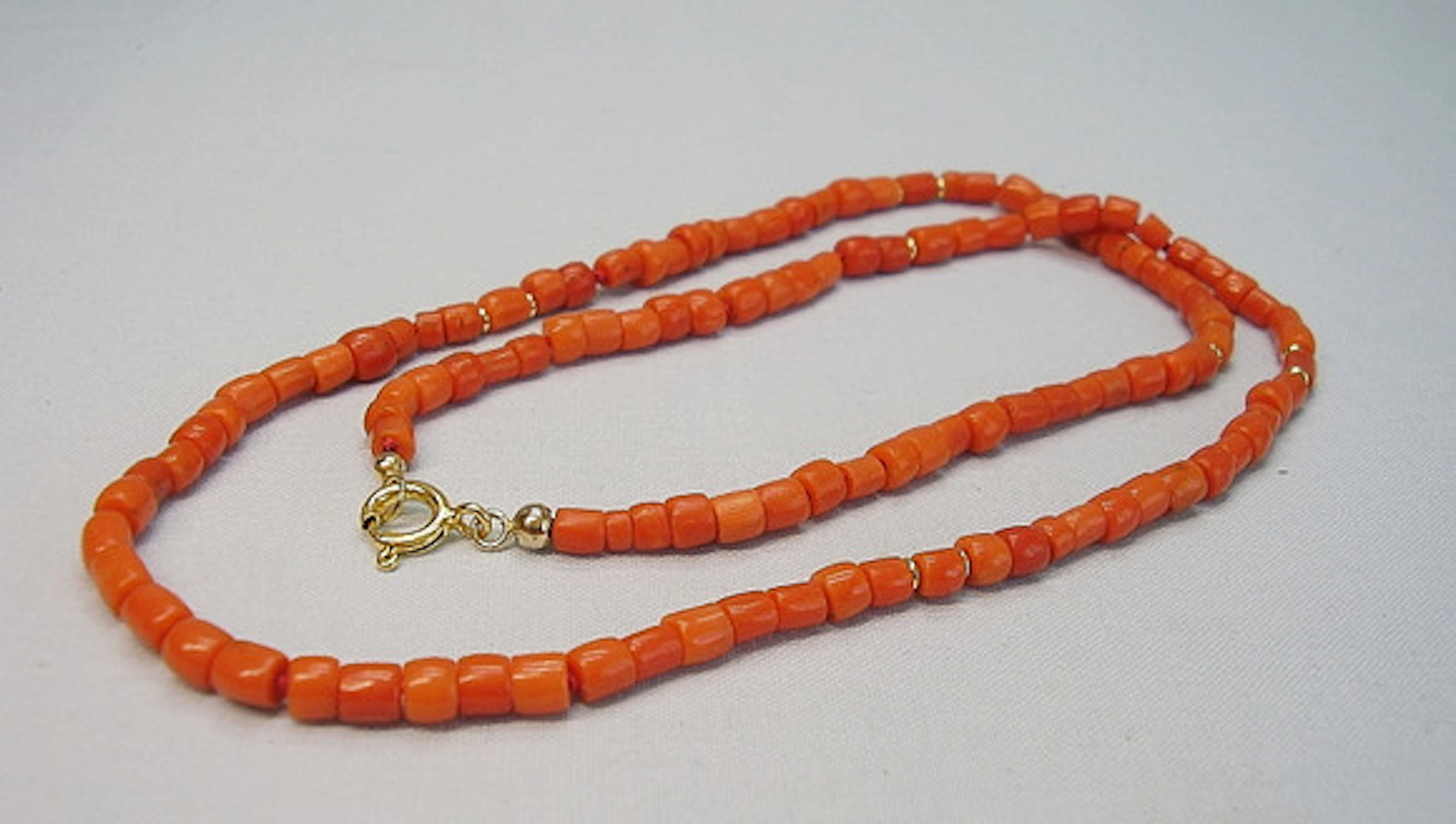 ANTIKA SARDEGNA KORALL HALSBAND.