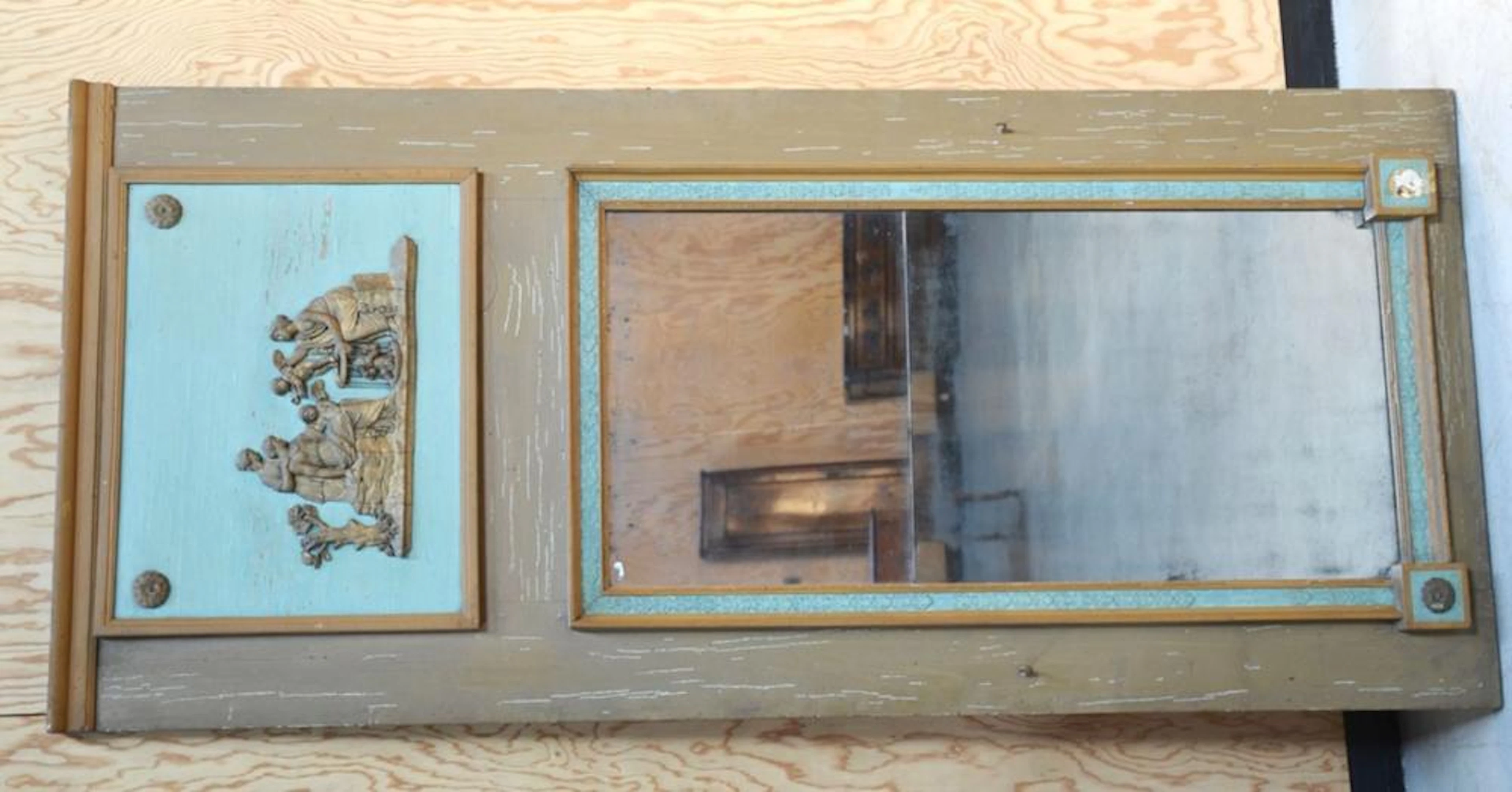 Trumeau de glace rectangulaire en bois mouluré