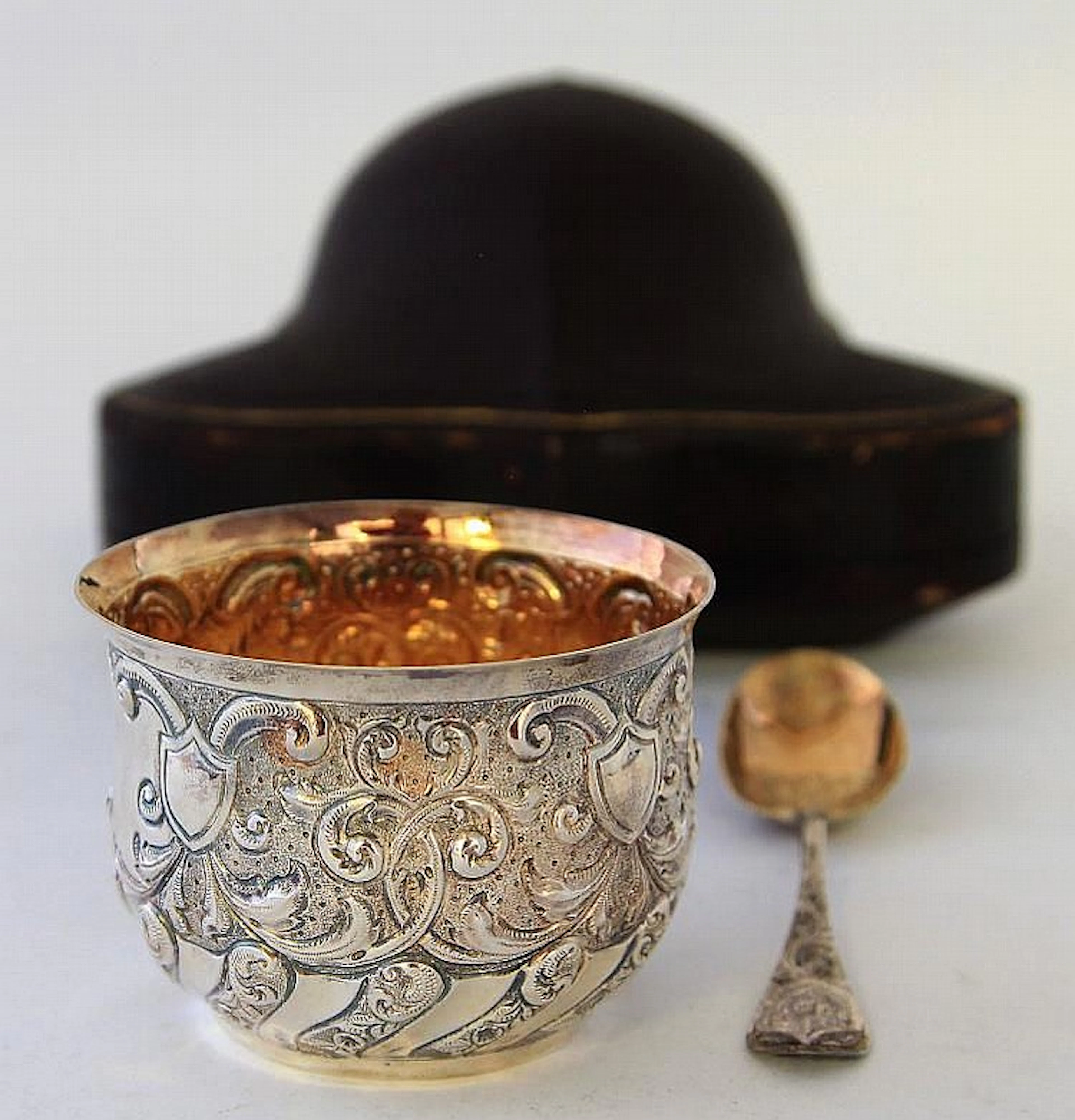 A Victorian cased bowl and spoon set Both profusel