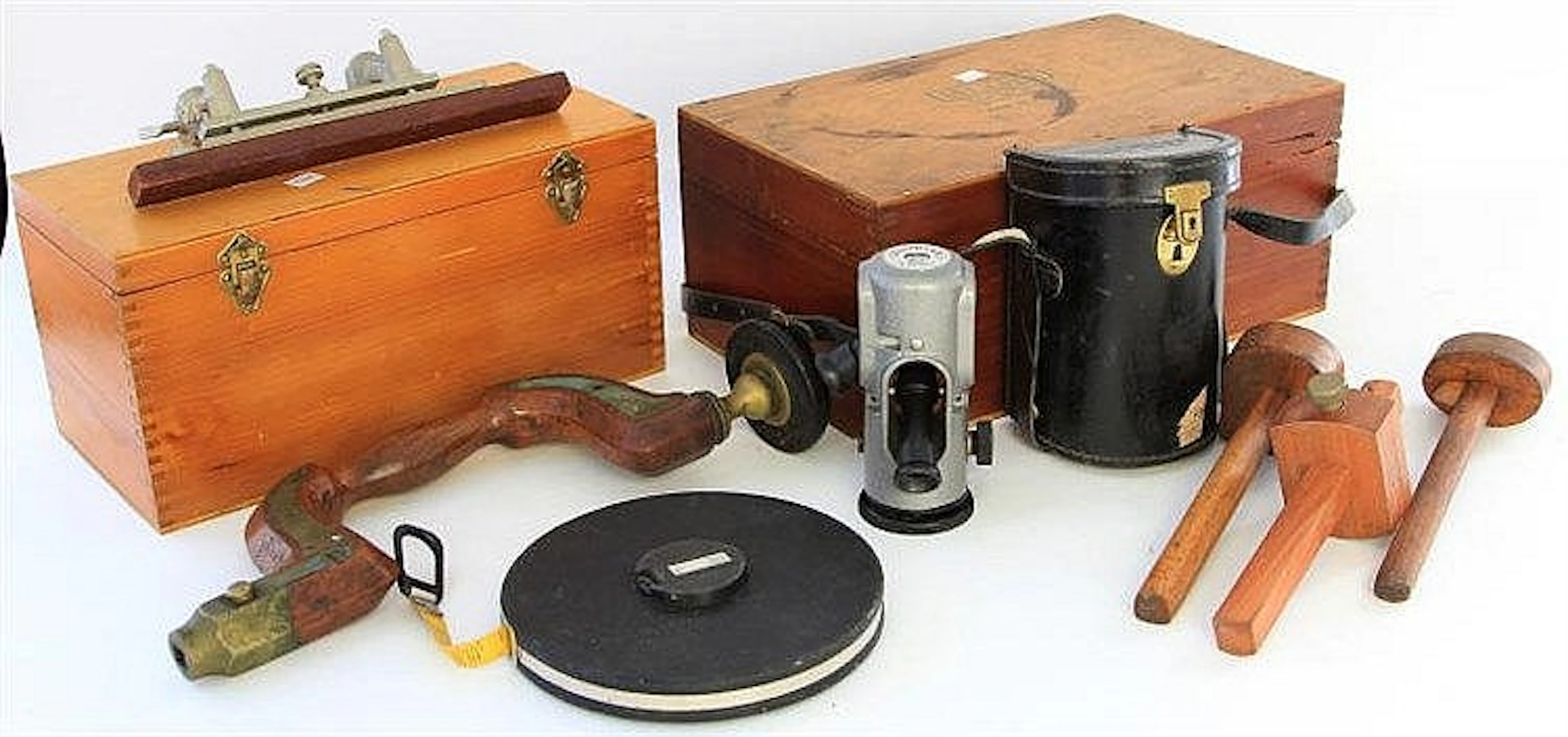A huge collection of woodworking tools Mostly plan