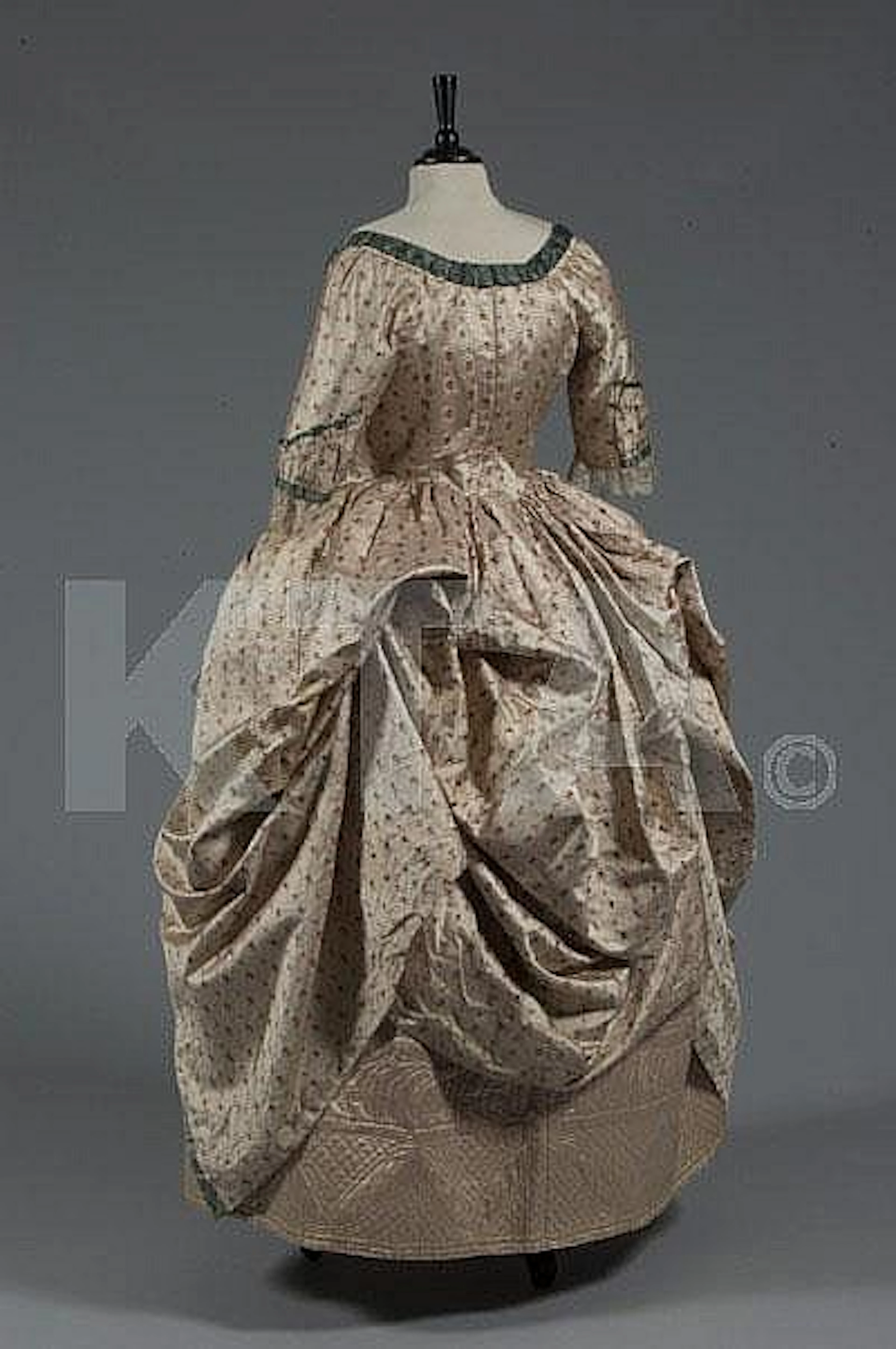 A brocaded silk open robe 'a la polonaise', circa