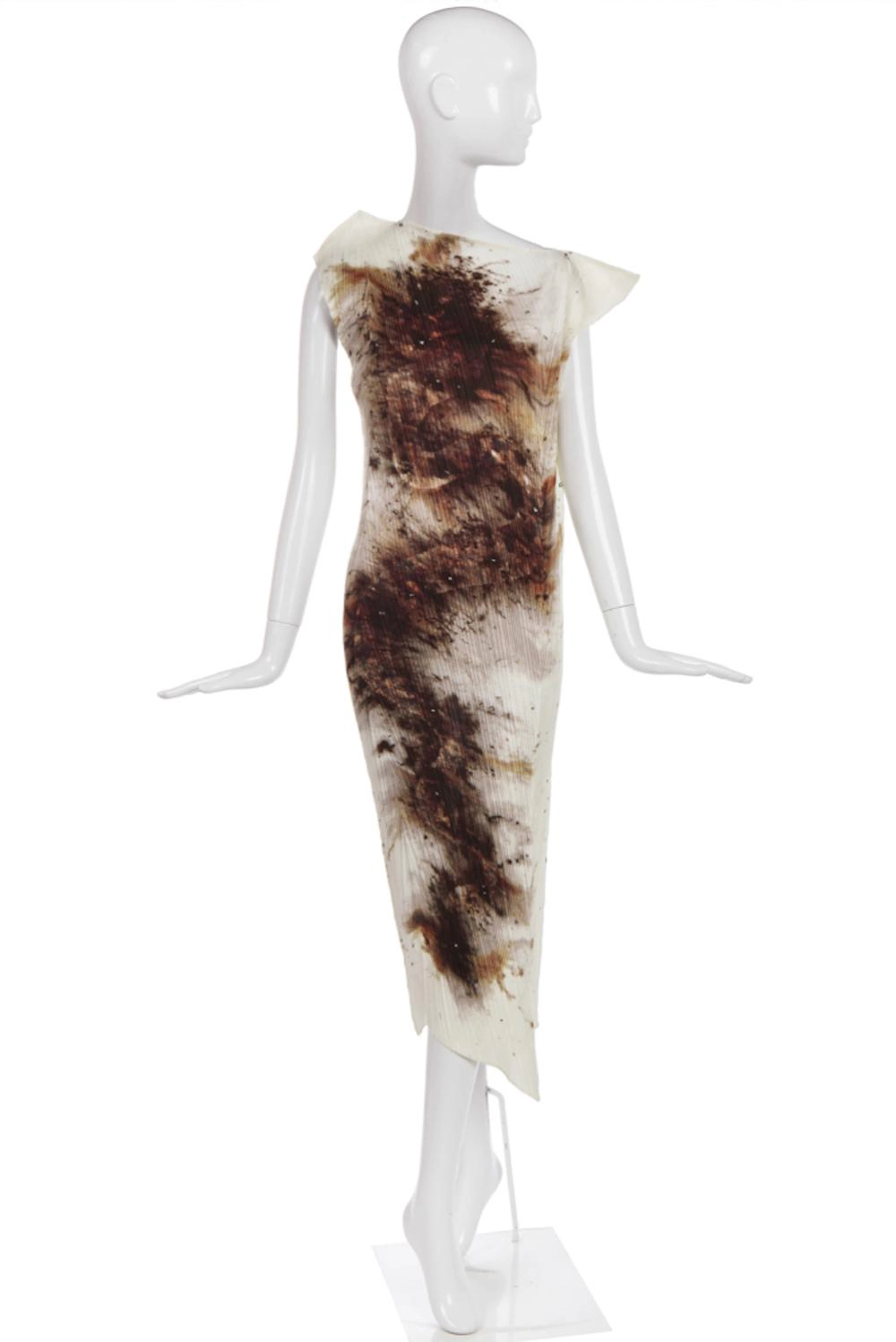 An Issey Miyake/Cai Guo-Qiang Guest Artists Series 4...