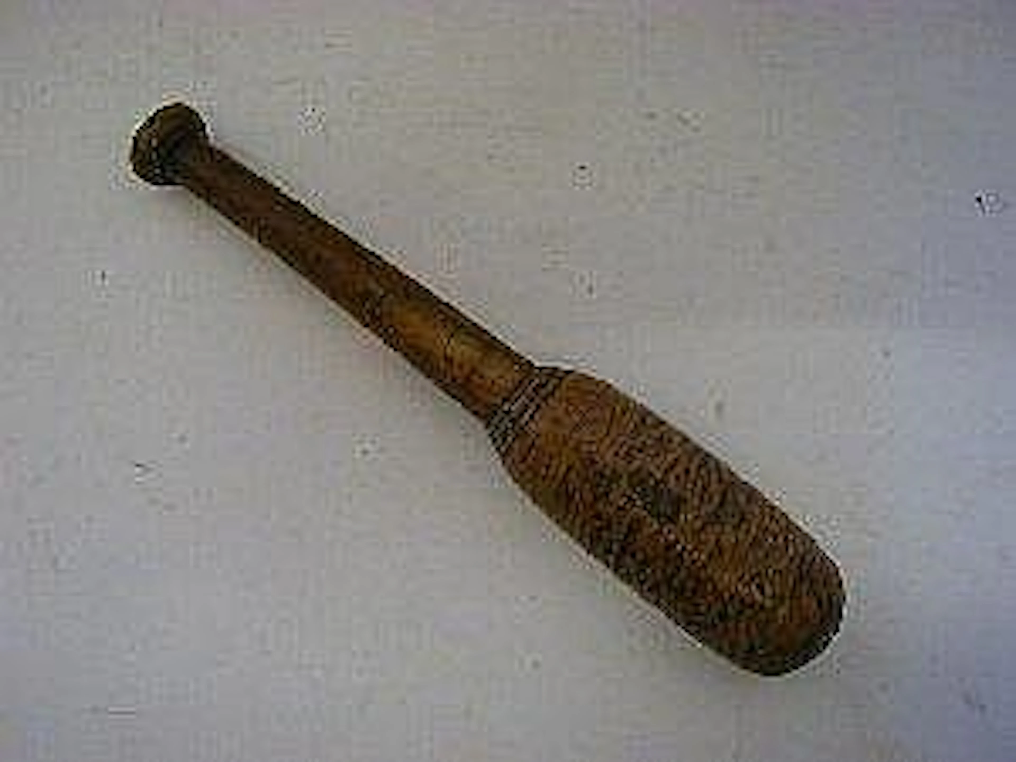 A TURNED TREEN DOMESTIC COSH, first half of the 19th Century, length 21cm