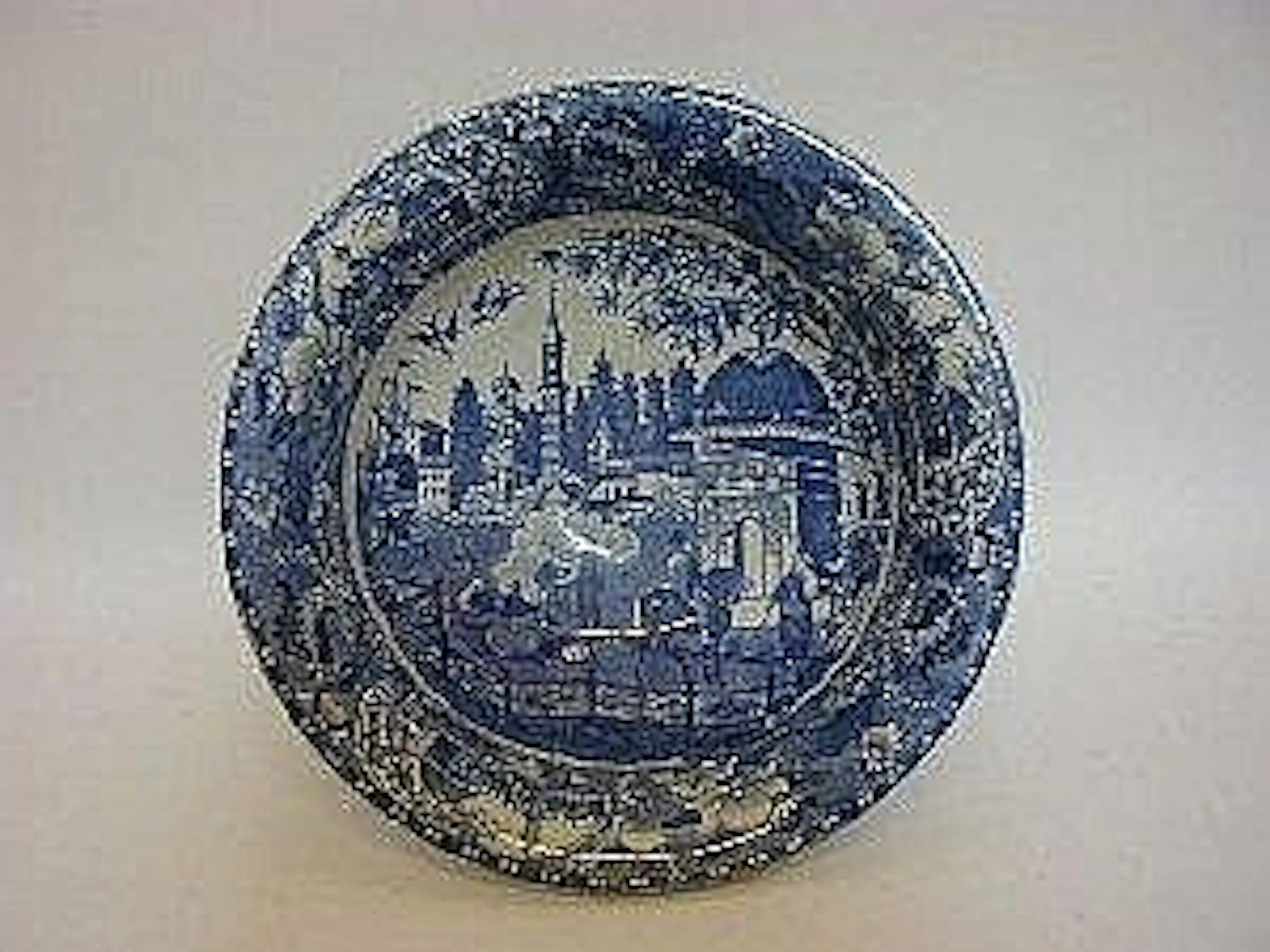 A PEARLWARE WASH HAND BOWL