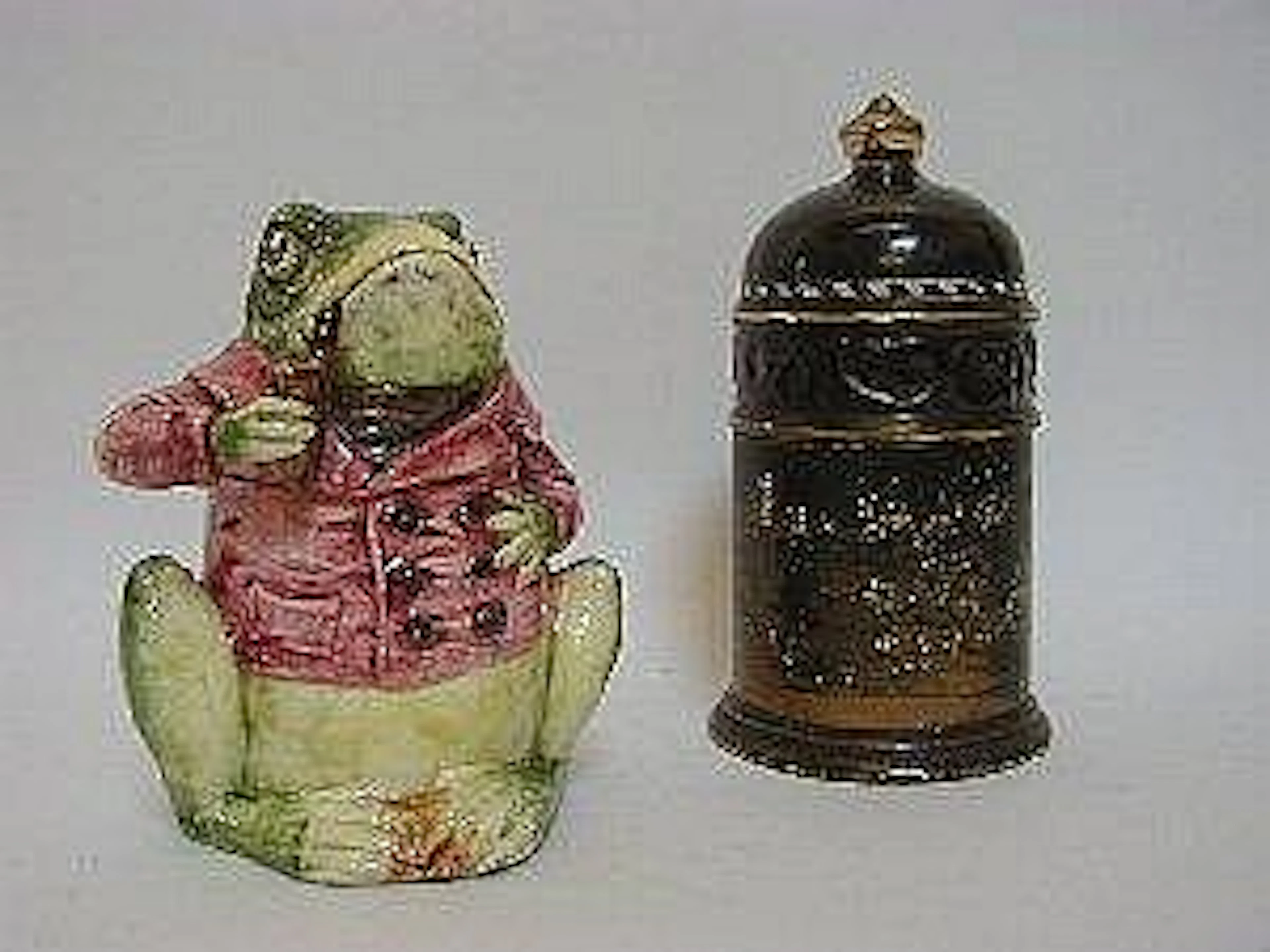 A NOVELTY TOBACCO JAR AND COVER