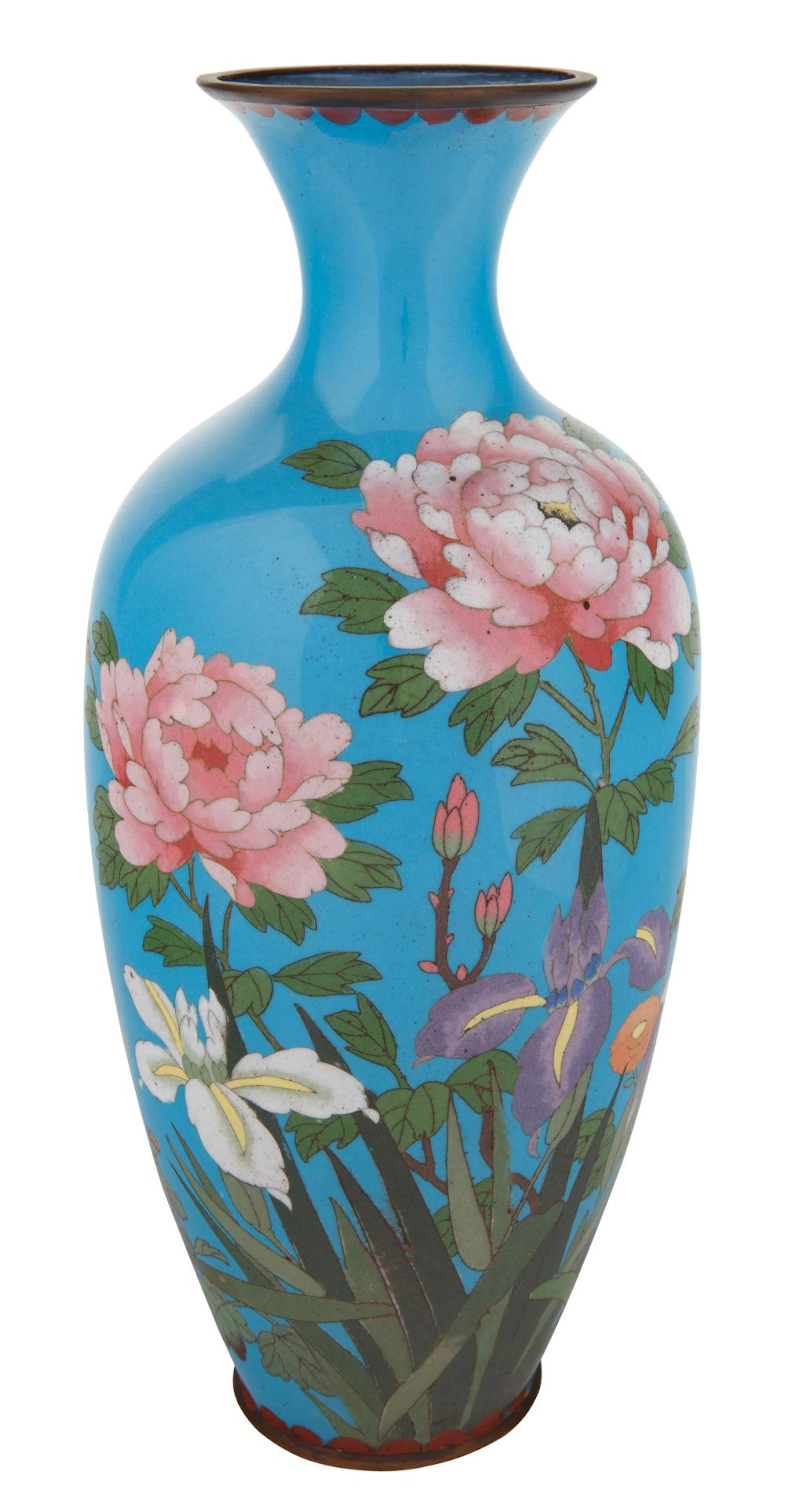 A JAPANESE SHADED ENAMEL VASE, EARLY 20TH CENTURY