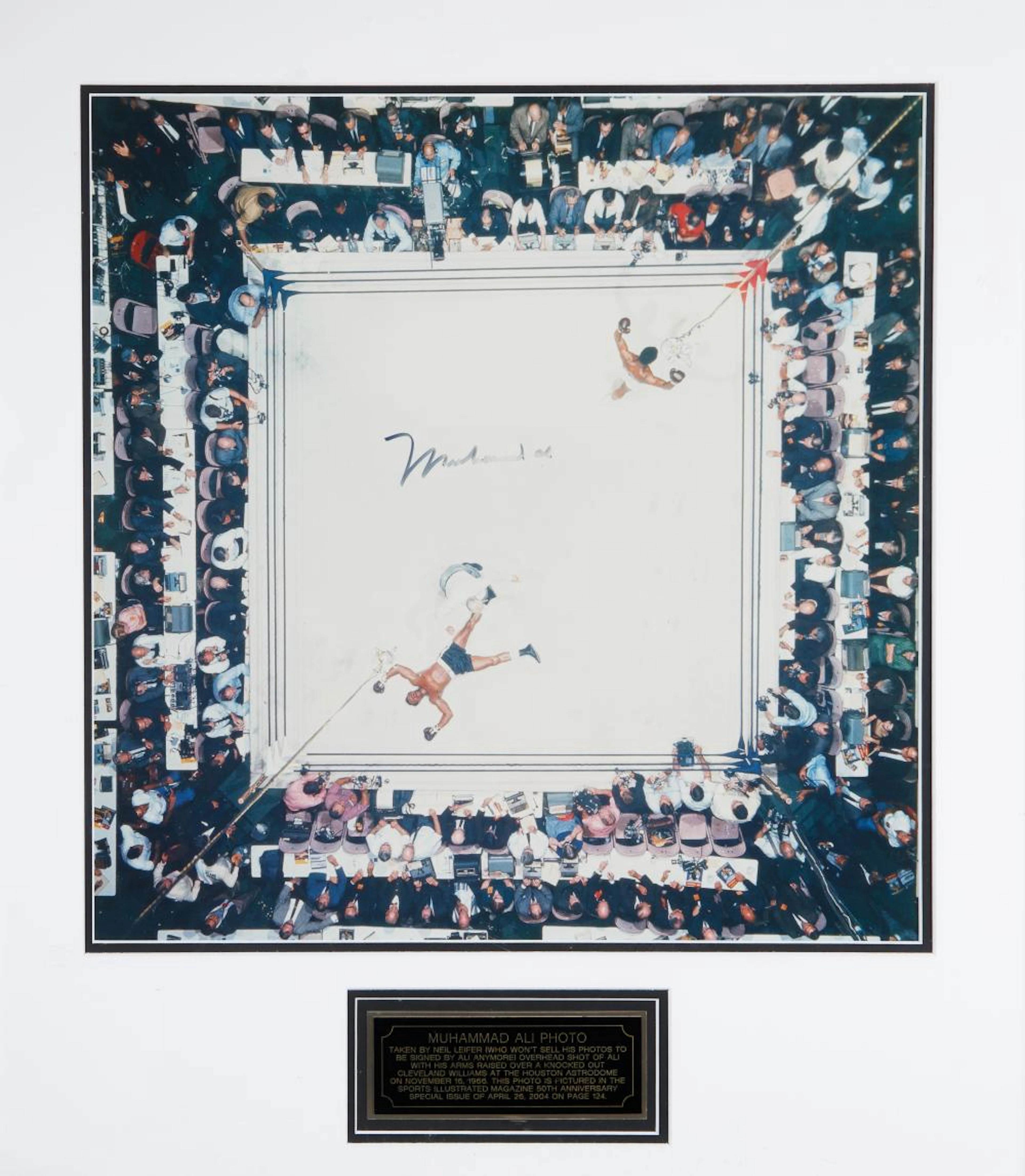 SIGNED PHOTOGRAPH OF MOHAMMAD ALI BY NEIL LEIFER