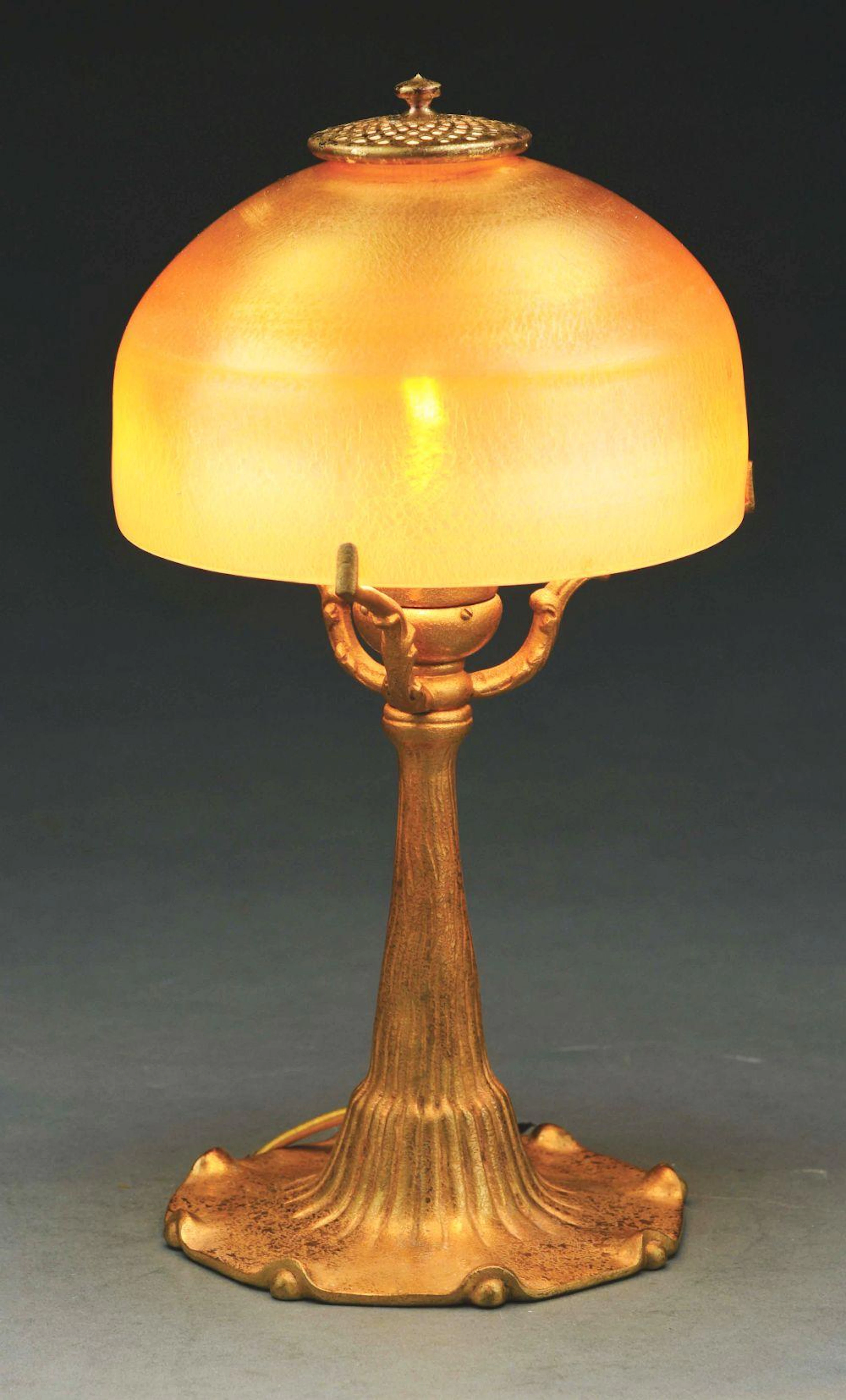 TIFFANY STUDIOS DAMASCENE DESK LAMP.