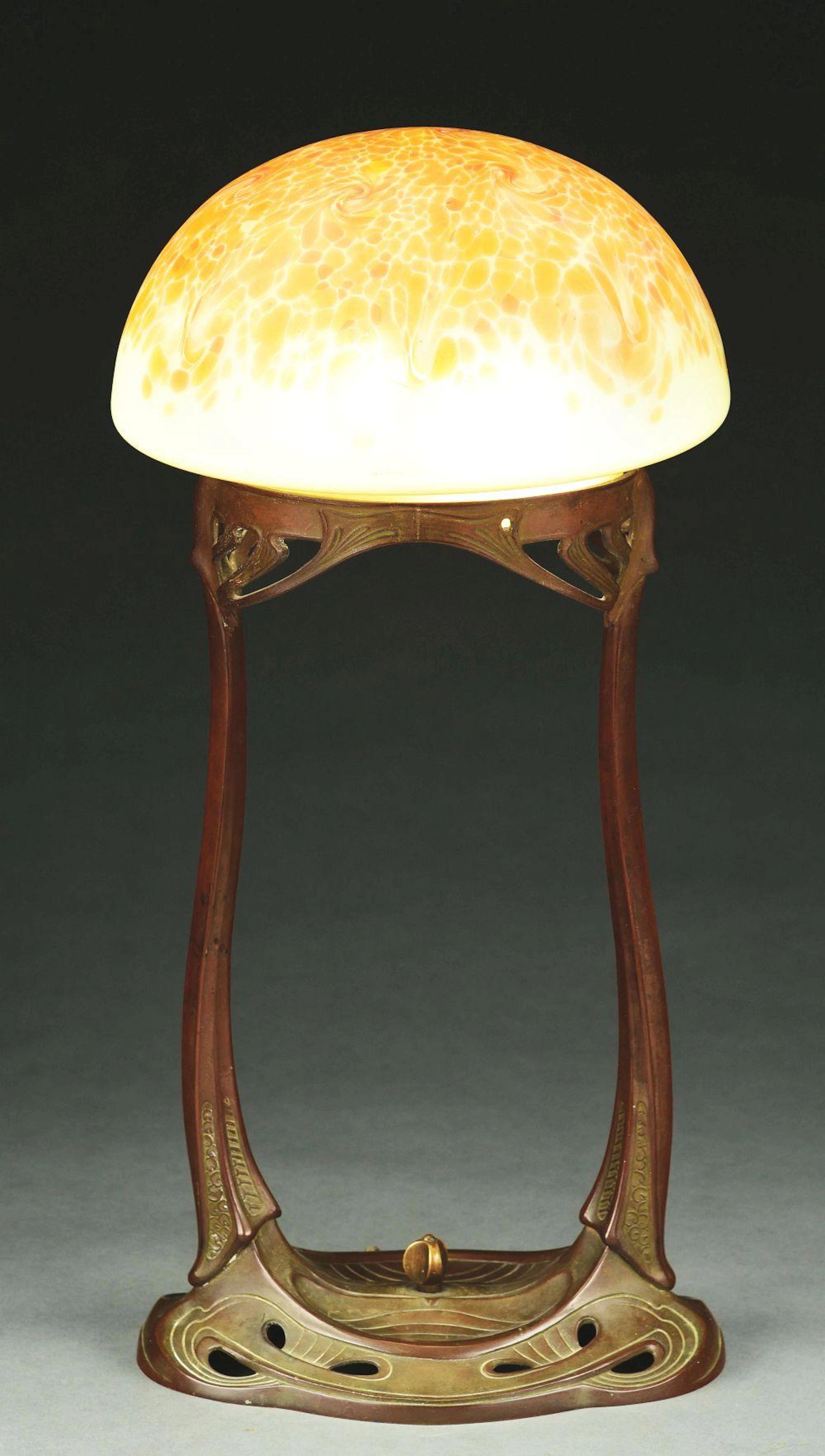 AUSTRIAN ART NOUVEAU TABLE LAMP.