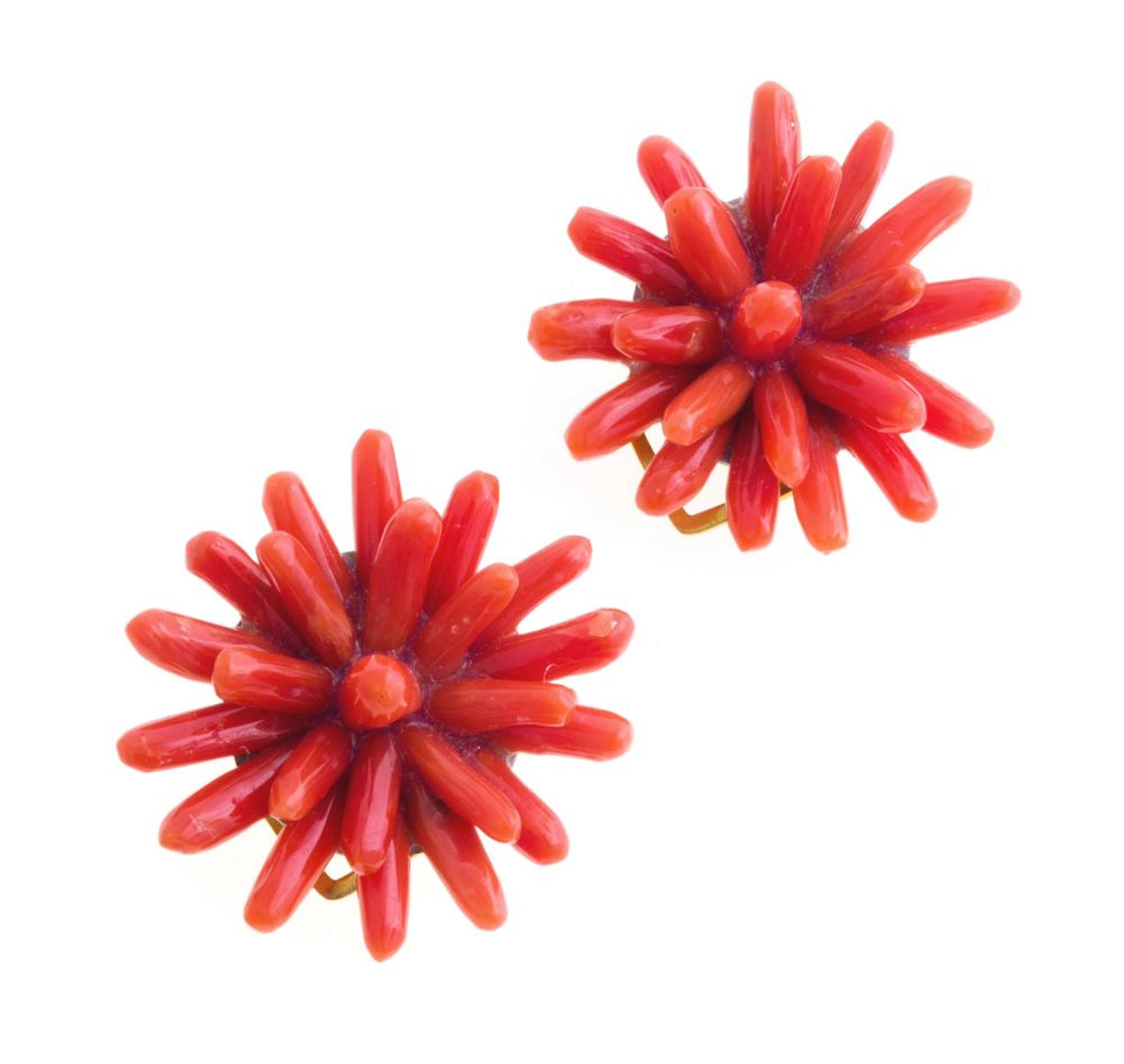PAIR OF EARRINGS WITH CORALS