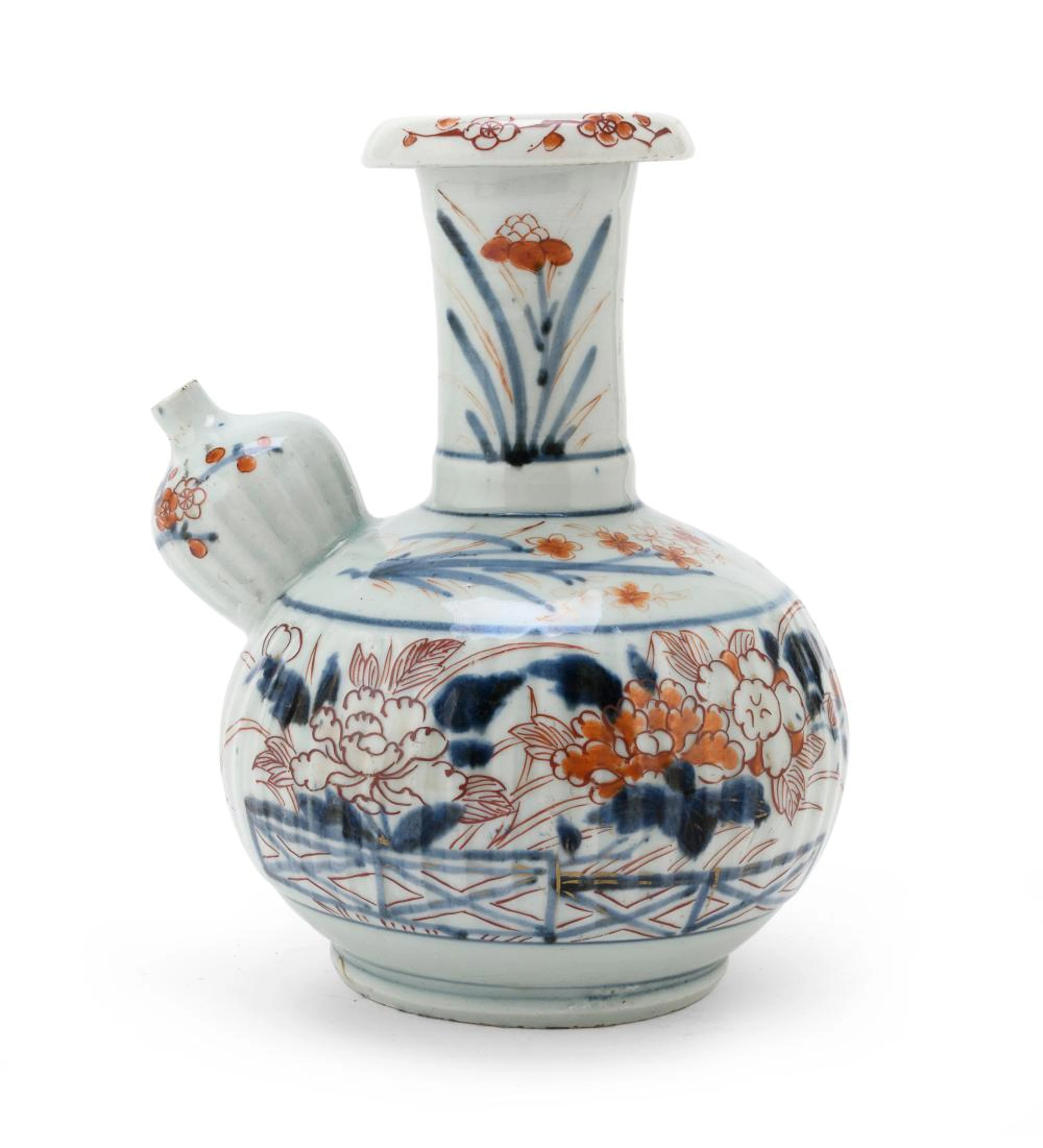 A PORCELAIN DECORATED AND GLAZED EWER (KENDI)