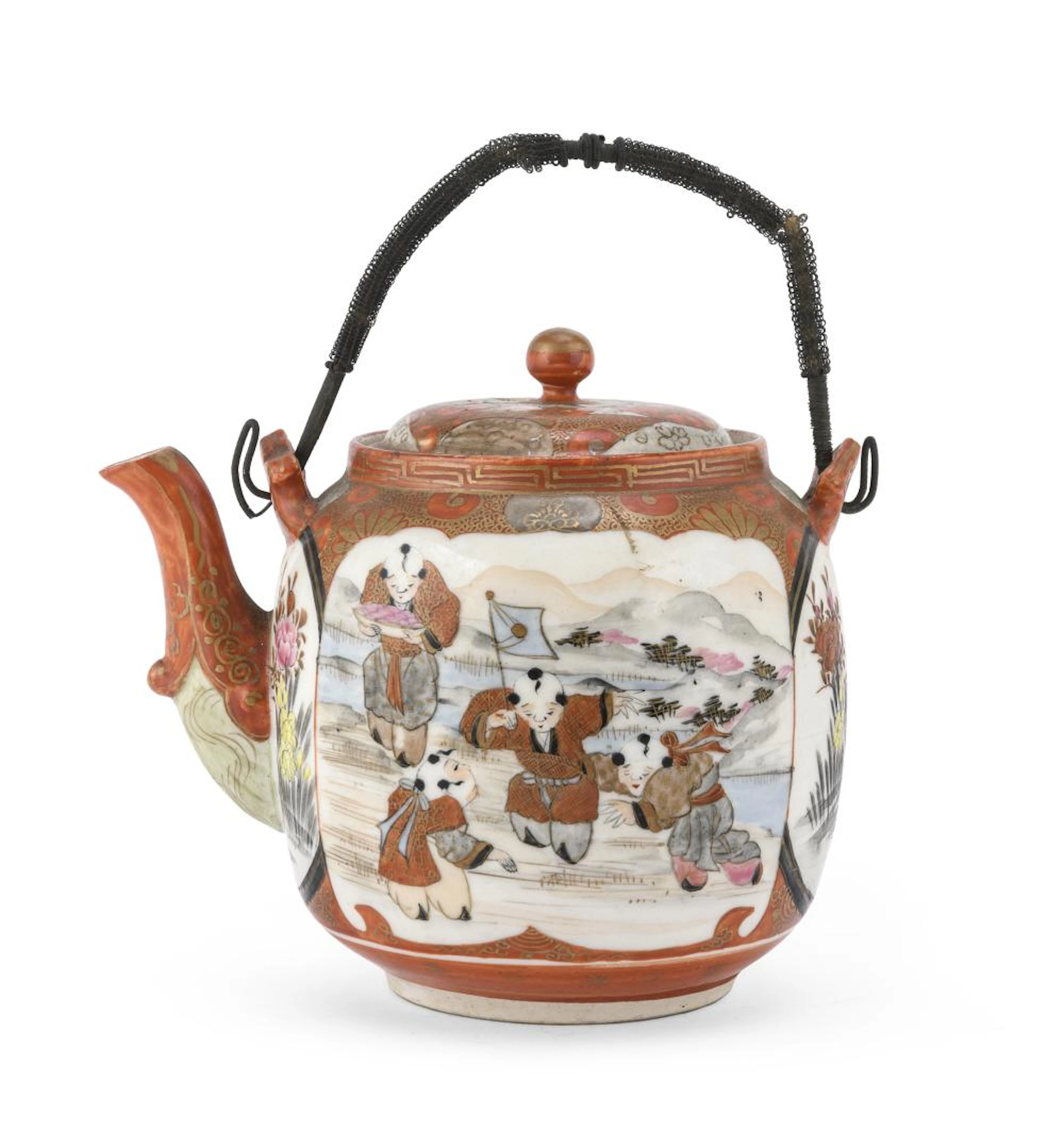 PORCELAIN TEAPOT WITH POLYCHROME ENAMELS AND GOLD, JAPAN, EARLY 20TH CENTURY