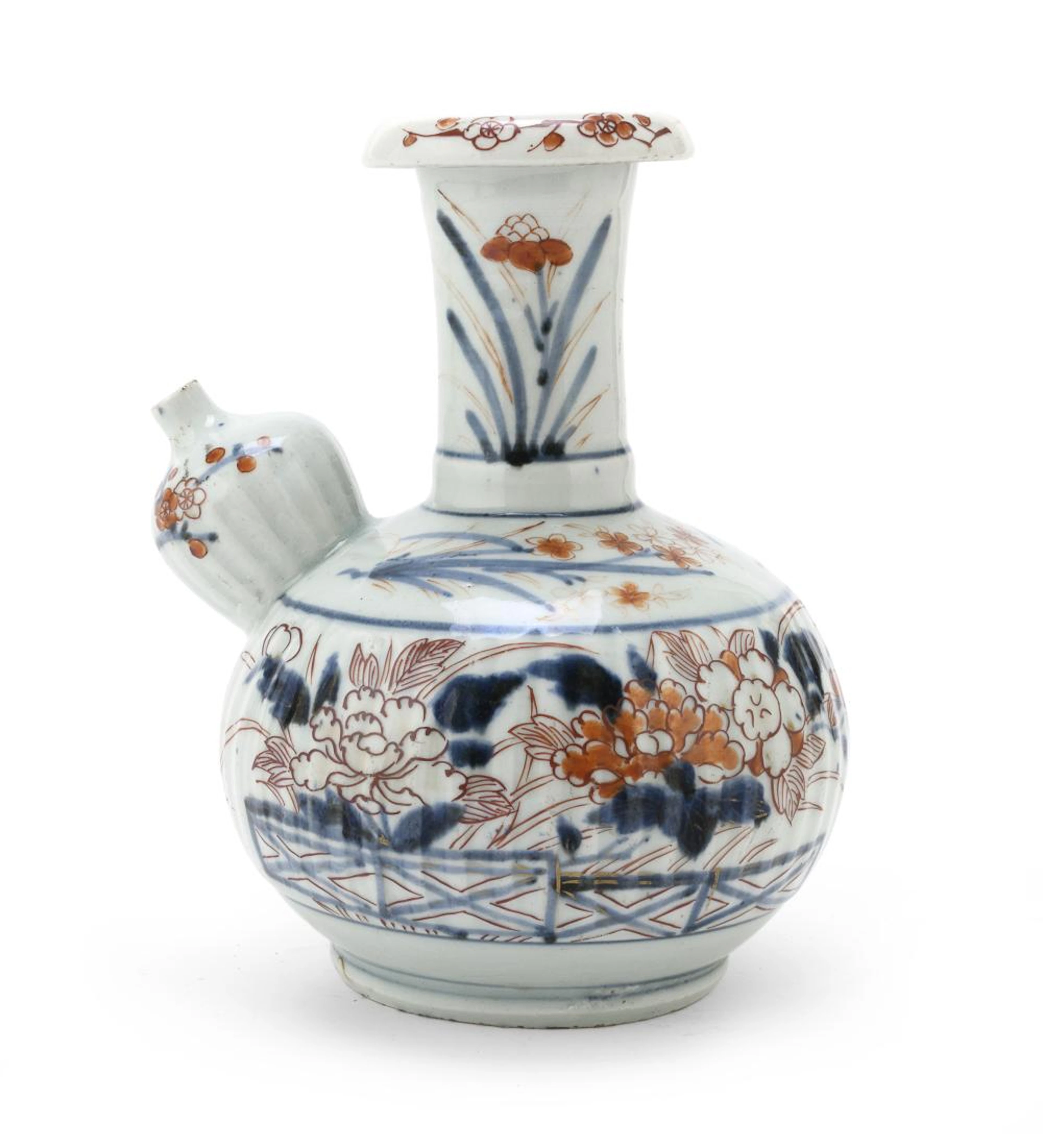 POLYCHROME ENAMELED PORCELAIN KENDI JUG, JAPAN 1700/1736
