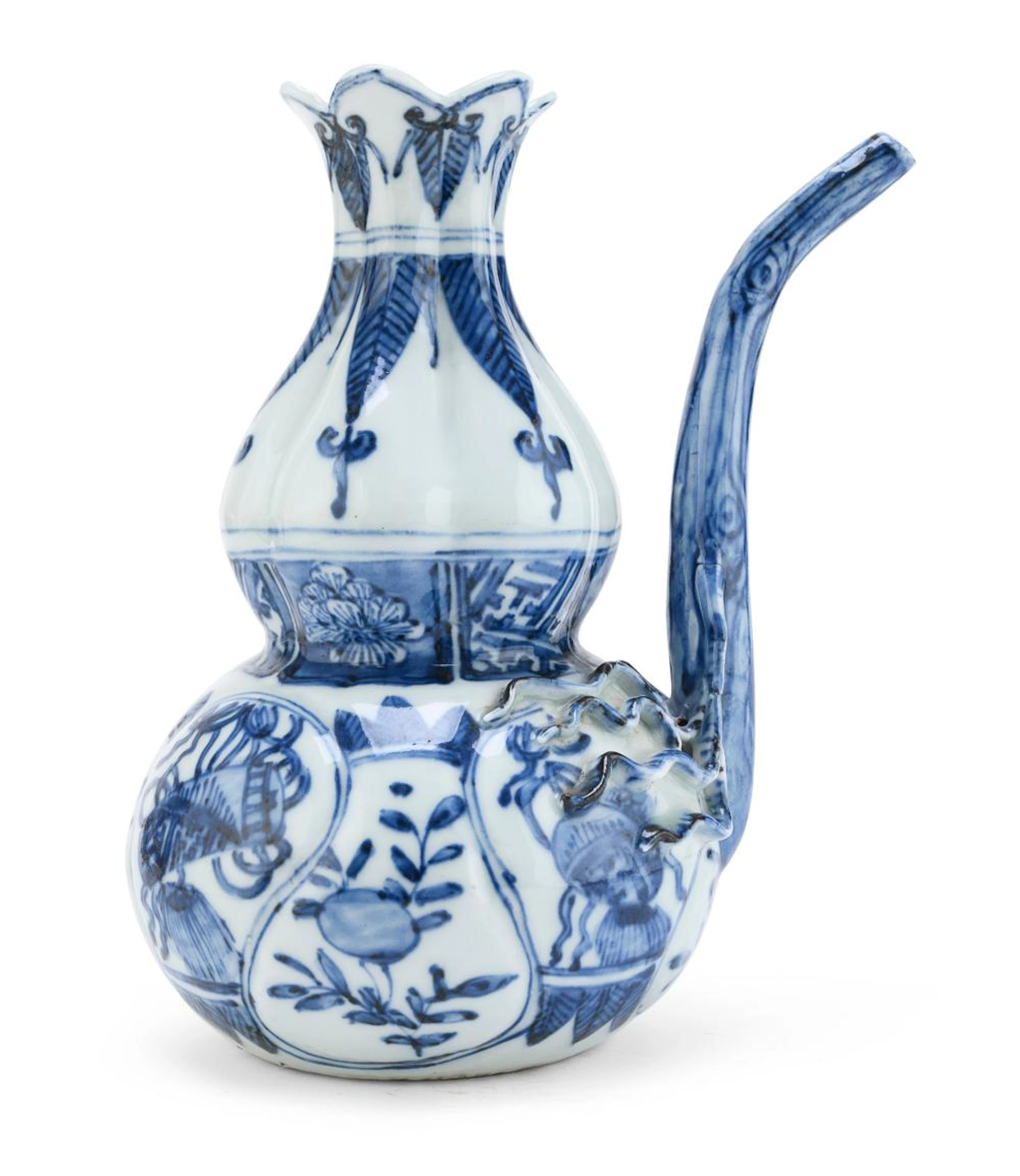 A CHINESE WHITE AND BLUE PORCELAIN PITCHER, 19TH CENTURY.