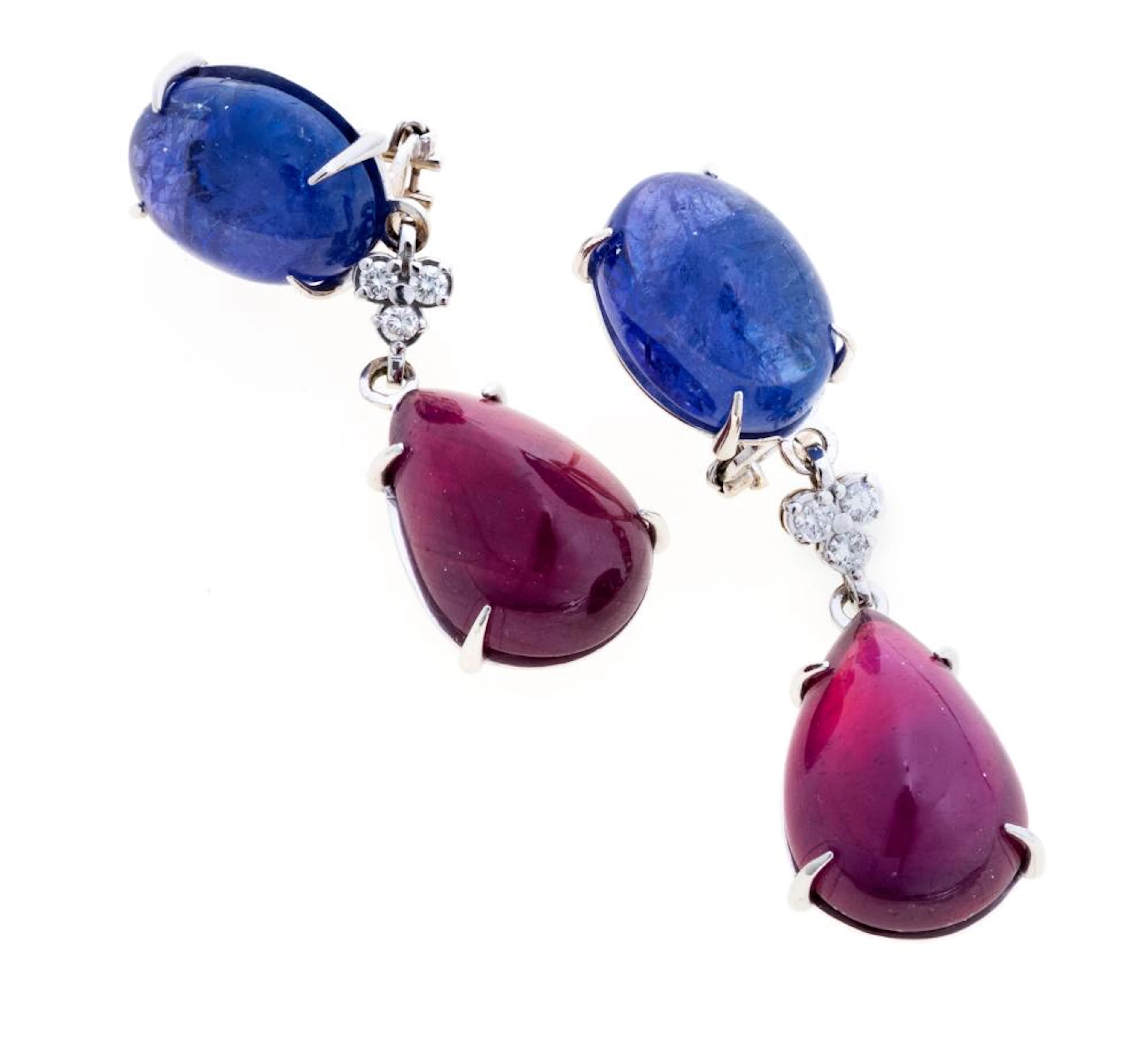 BEAUTIFUL PAIR OF EARRINGS