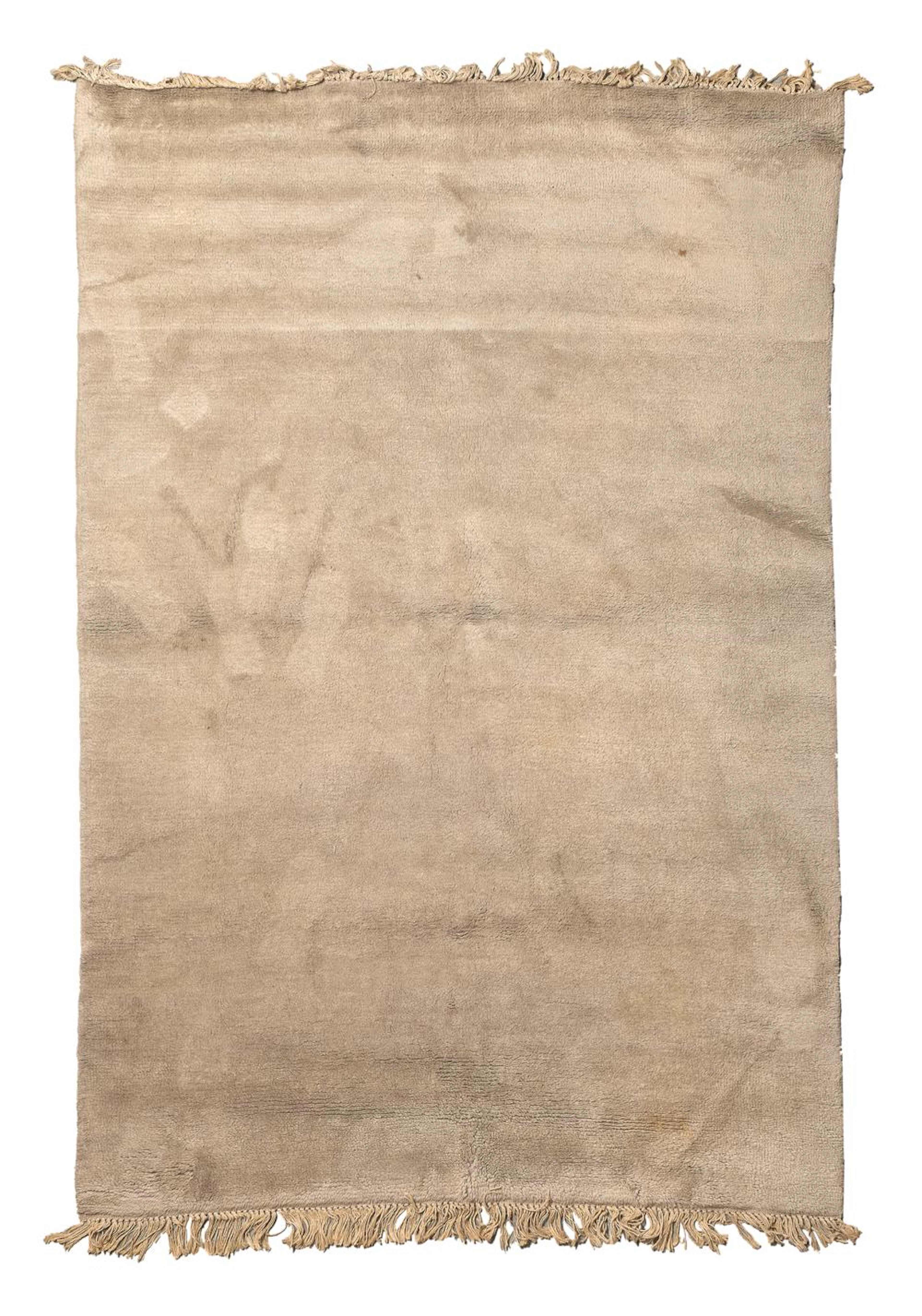 A CHINESE CARPET. 20TH CENTURY.