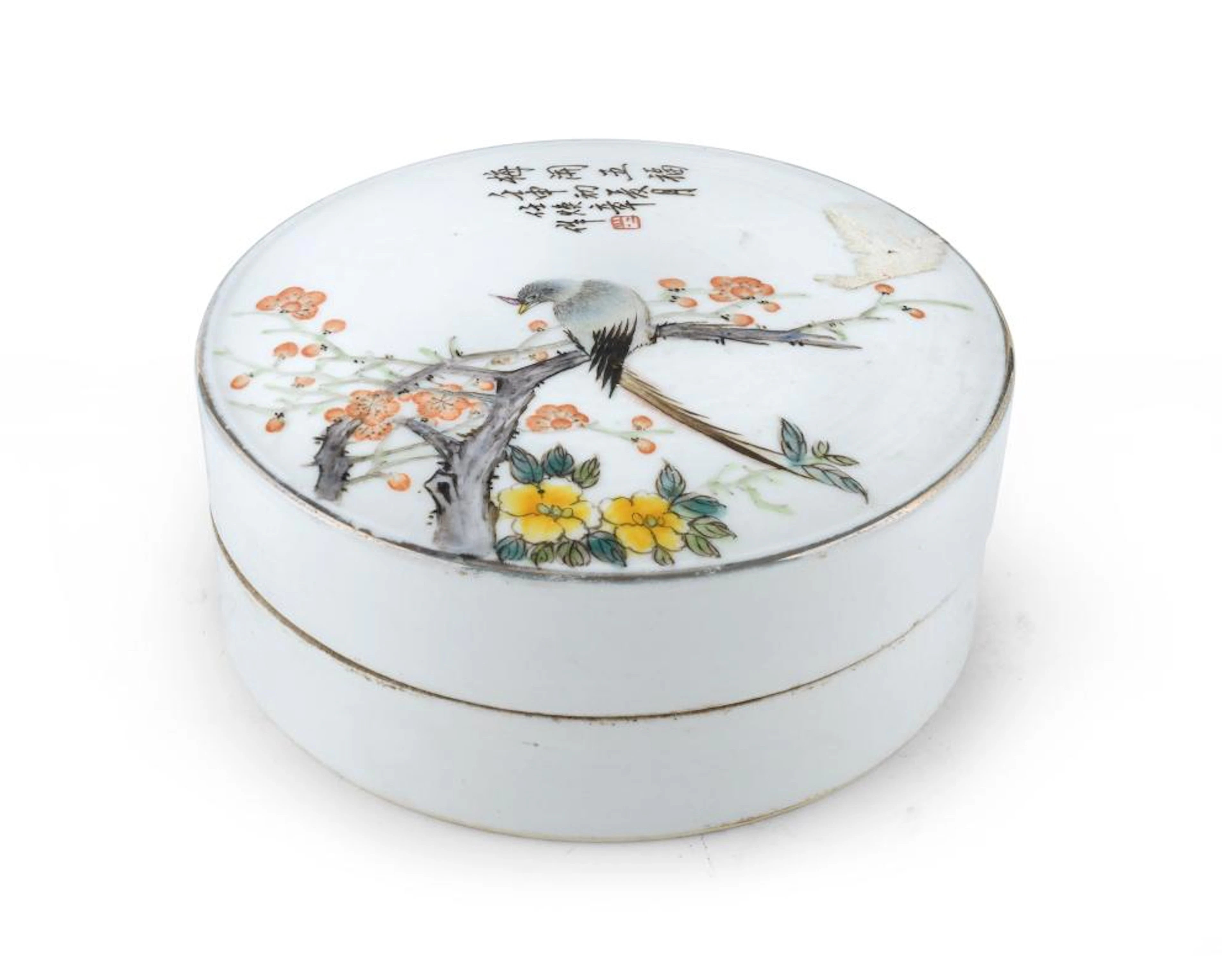 A CHINESE POLYCHROME ENAMELED PORCELAIN BOX, FIRST HALF 20TH CENTURY