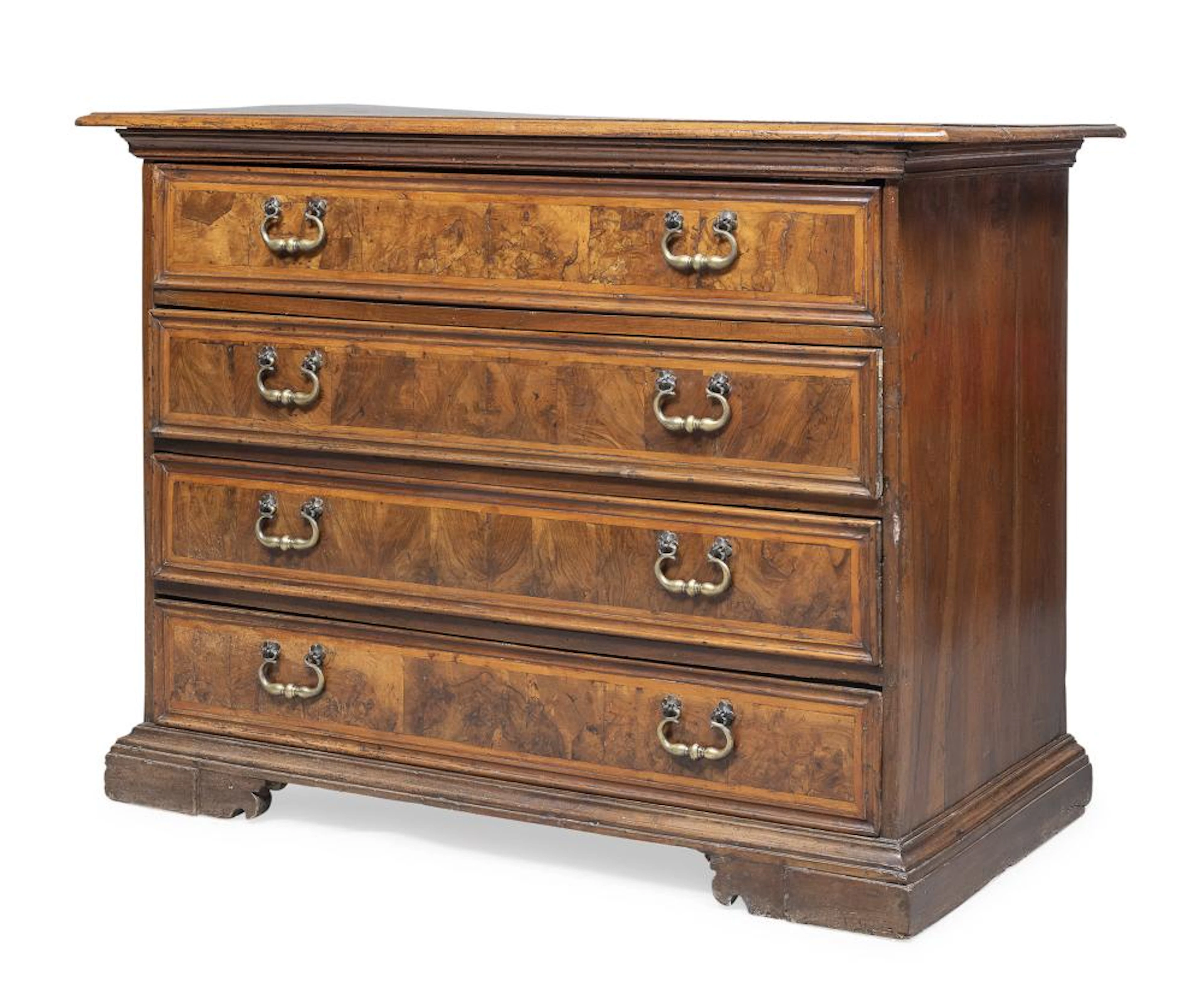 WALNUT CHEST OF DRAWERS, CENTRAL ITALY 18TH CENTURY