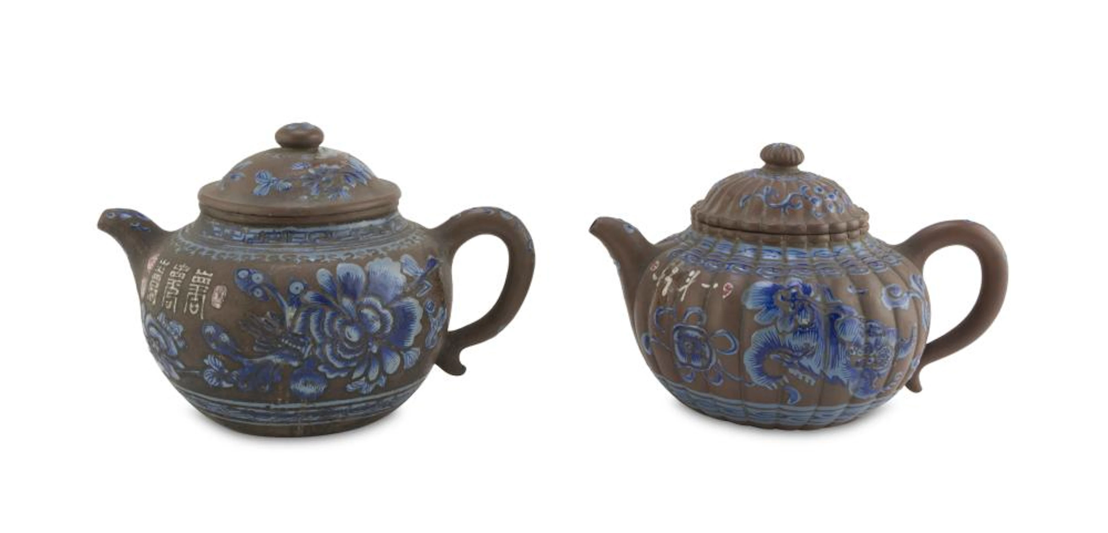 TWO TEAPOTS IN YIXING CERAMIC, CHINA 20TH CENTURY