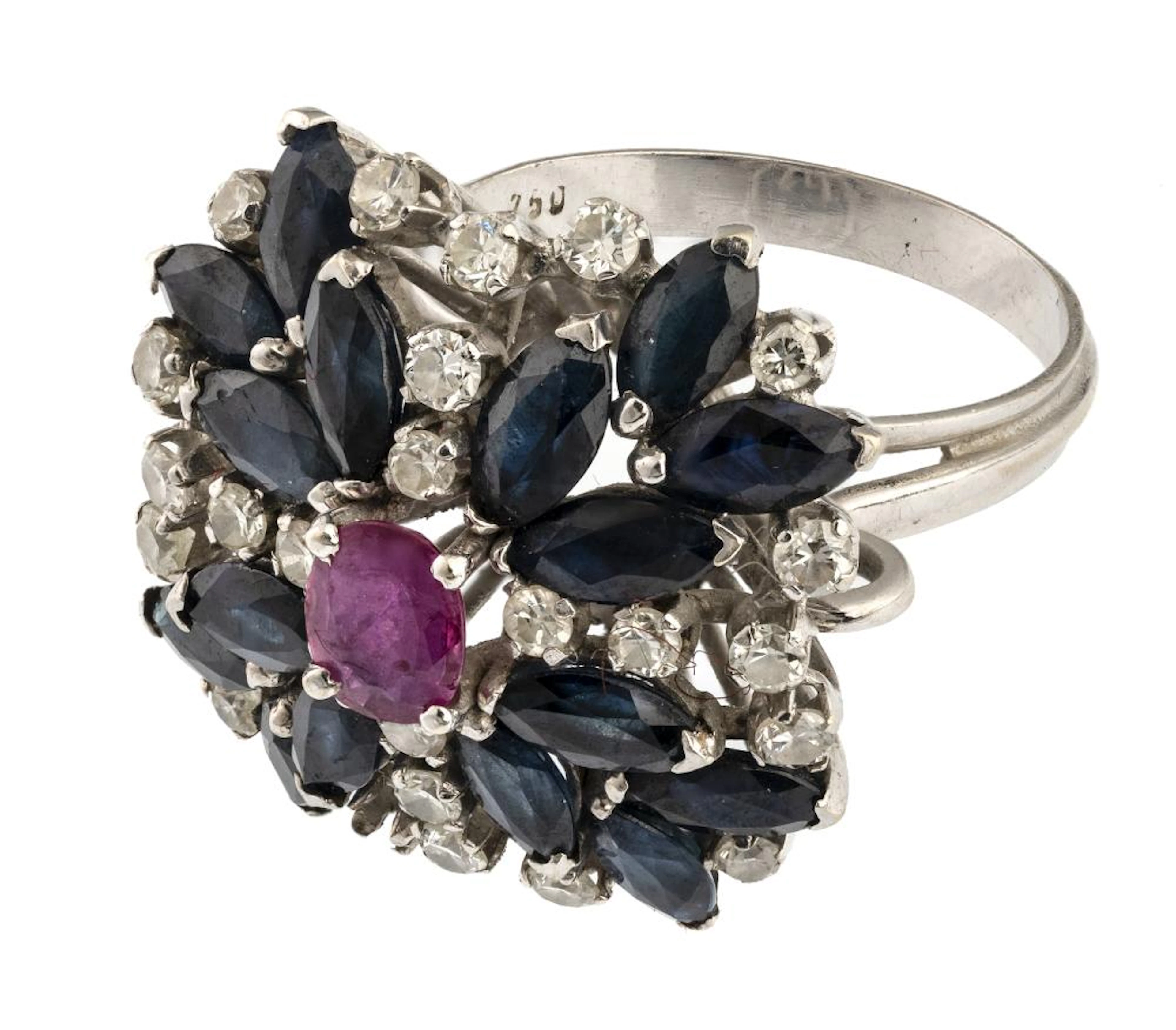WHITE GOLF RING WITH RUBY AND SAPPHIRES