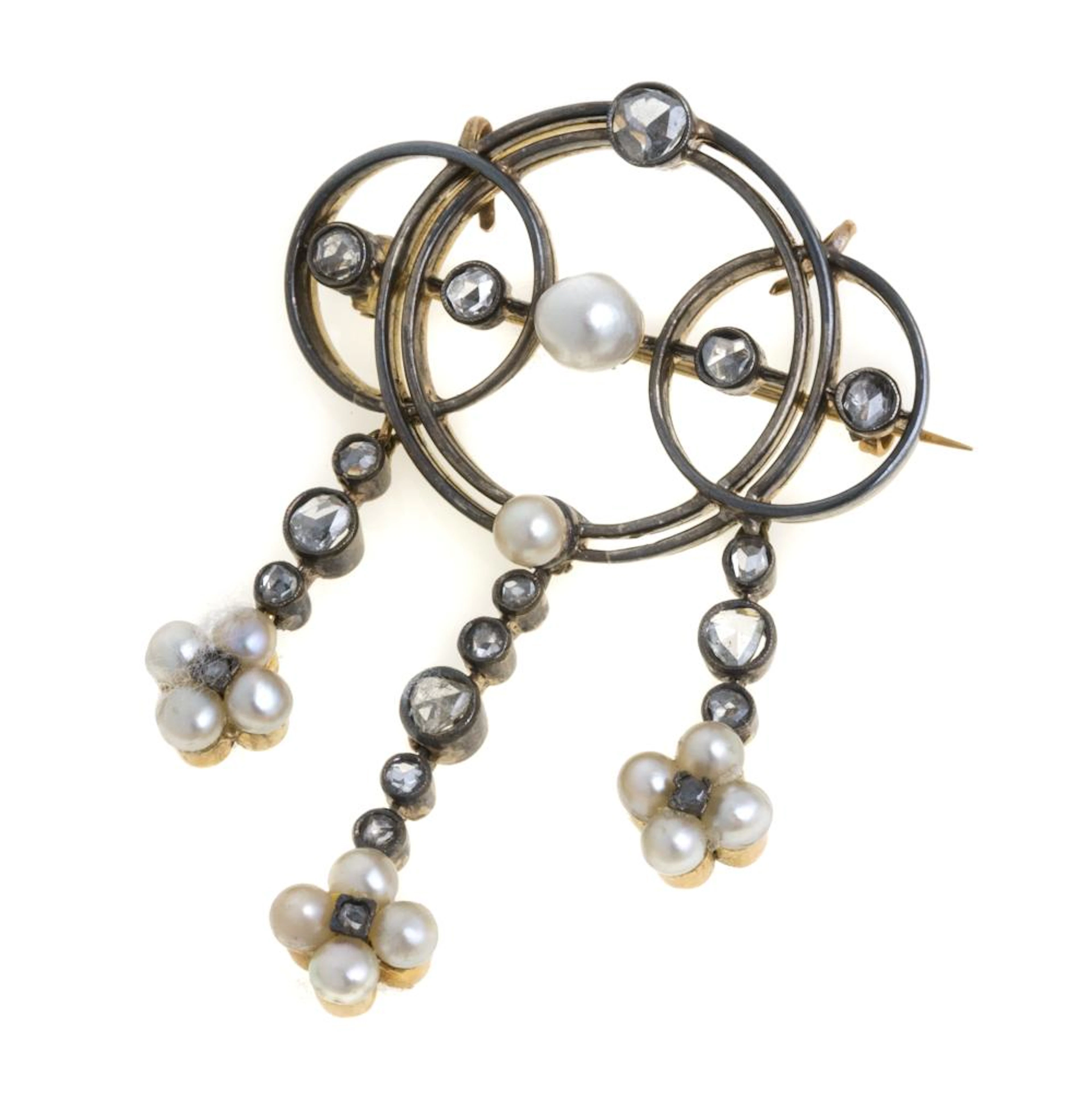GOLD AND SILVER BROOCH WITH PEARLS AND DIAMONDS