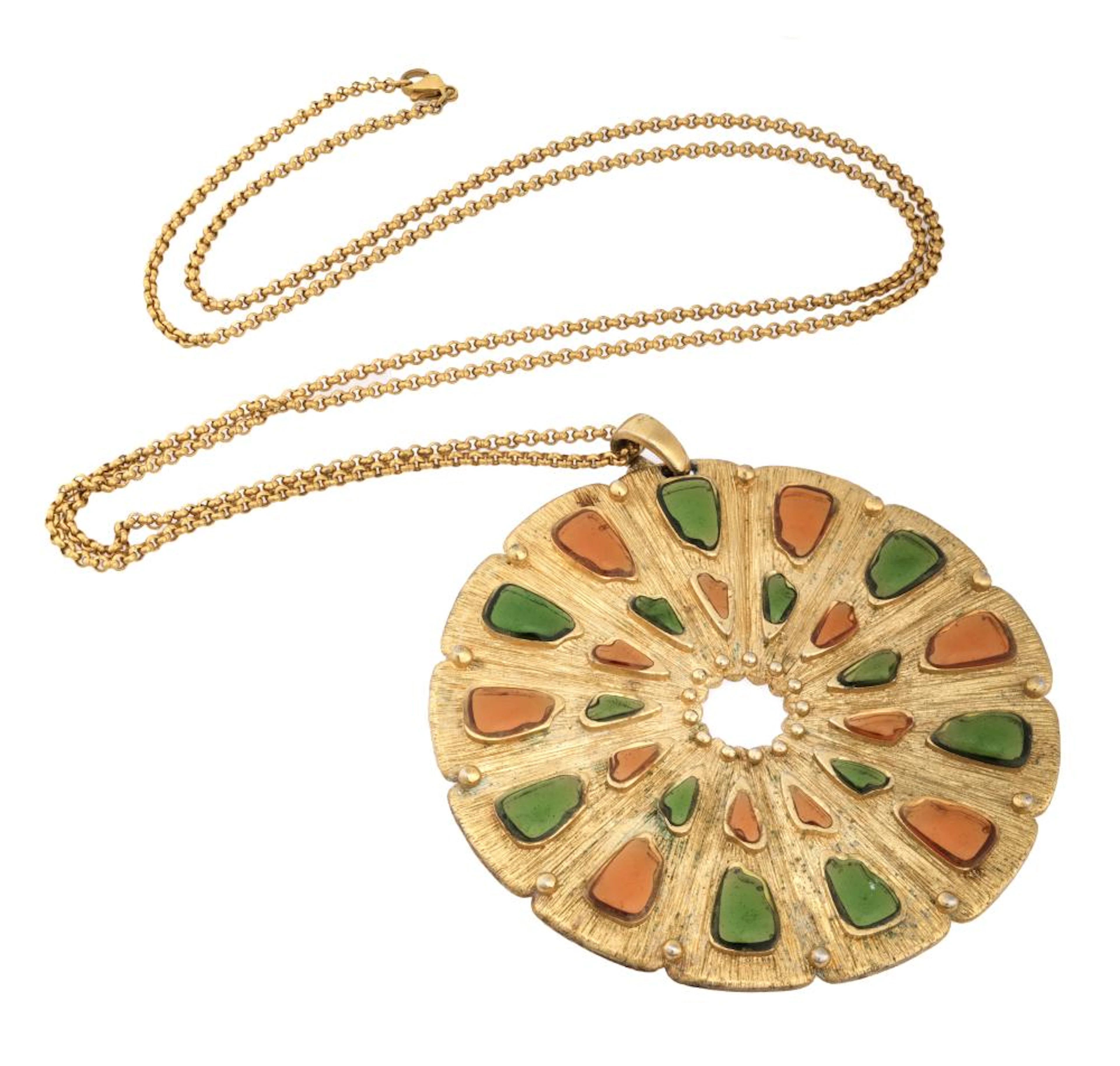 ECKLACE WITH HARD STONES
