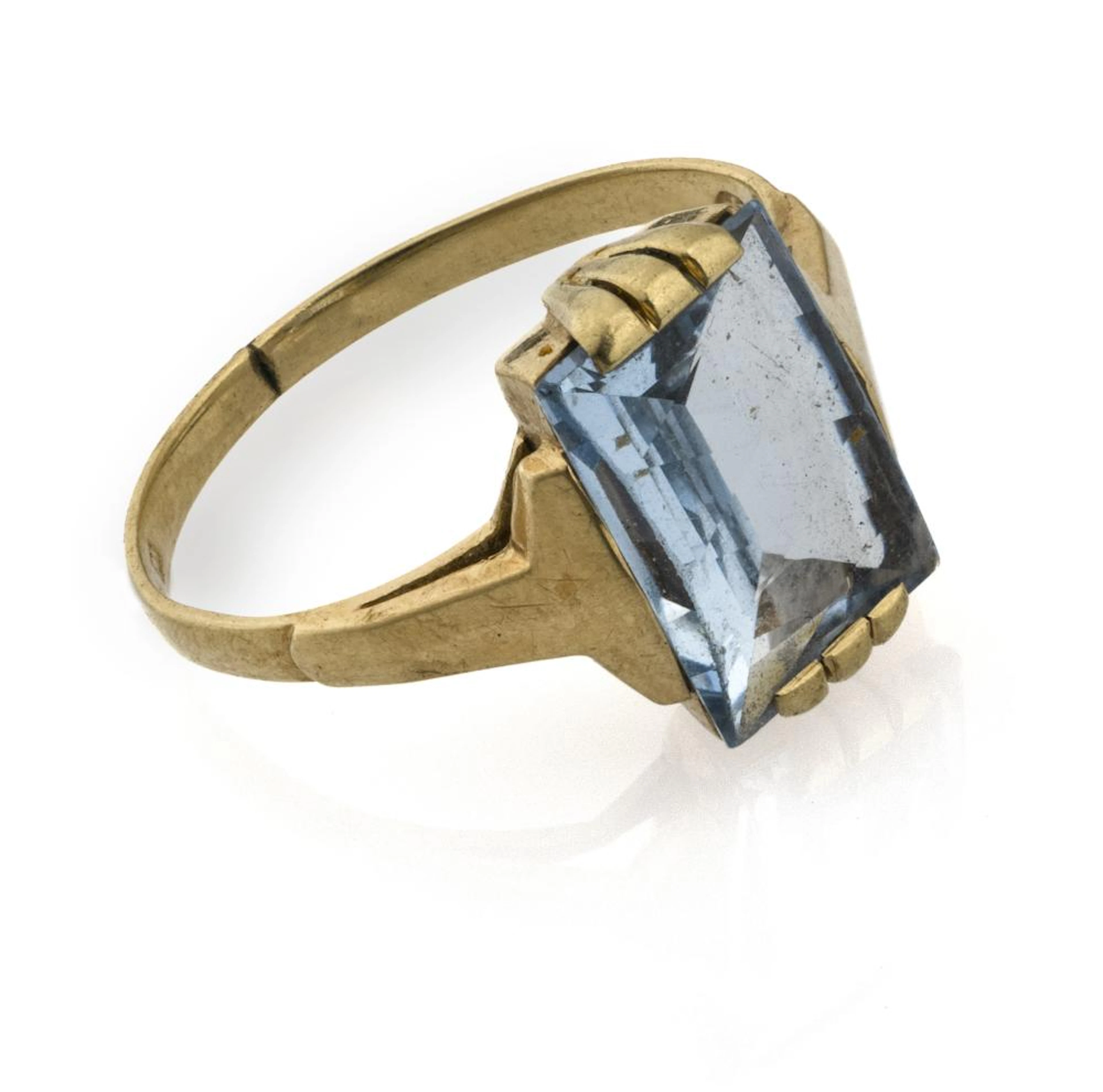 GOLD RING WITH AQUAMARINE