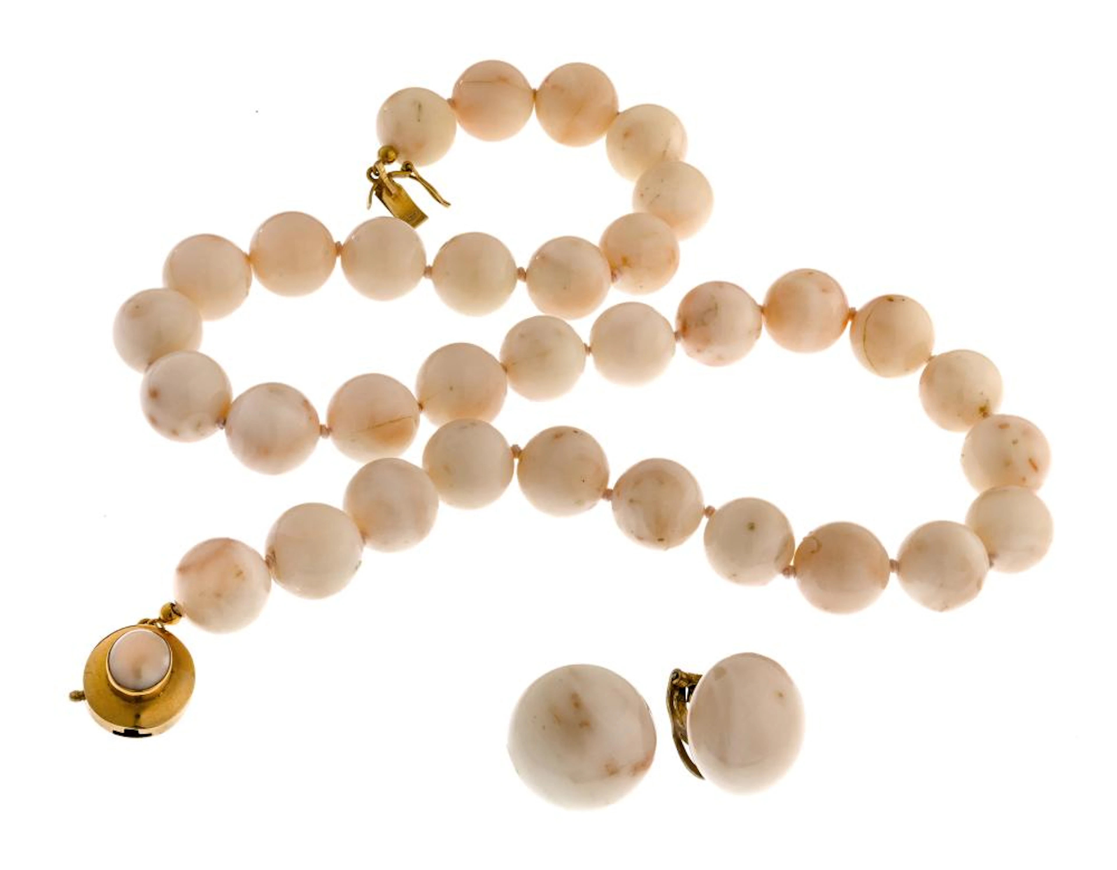 PARURE OF CORAL EARRINGS AND NECKLACE