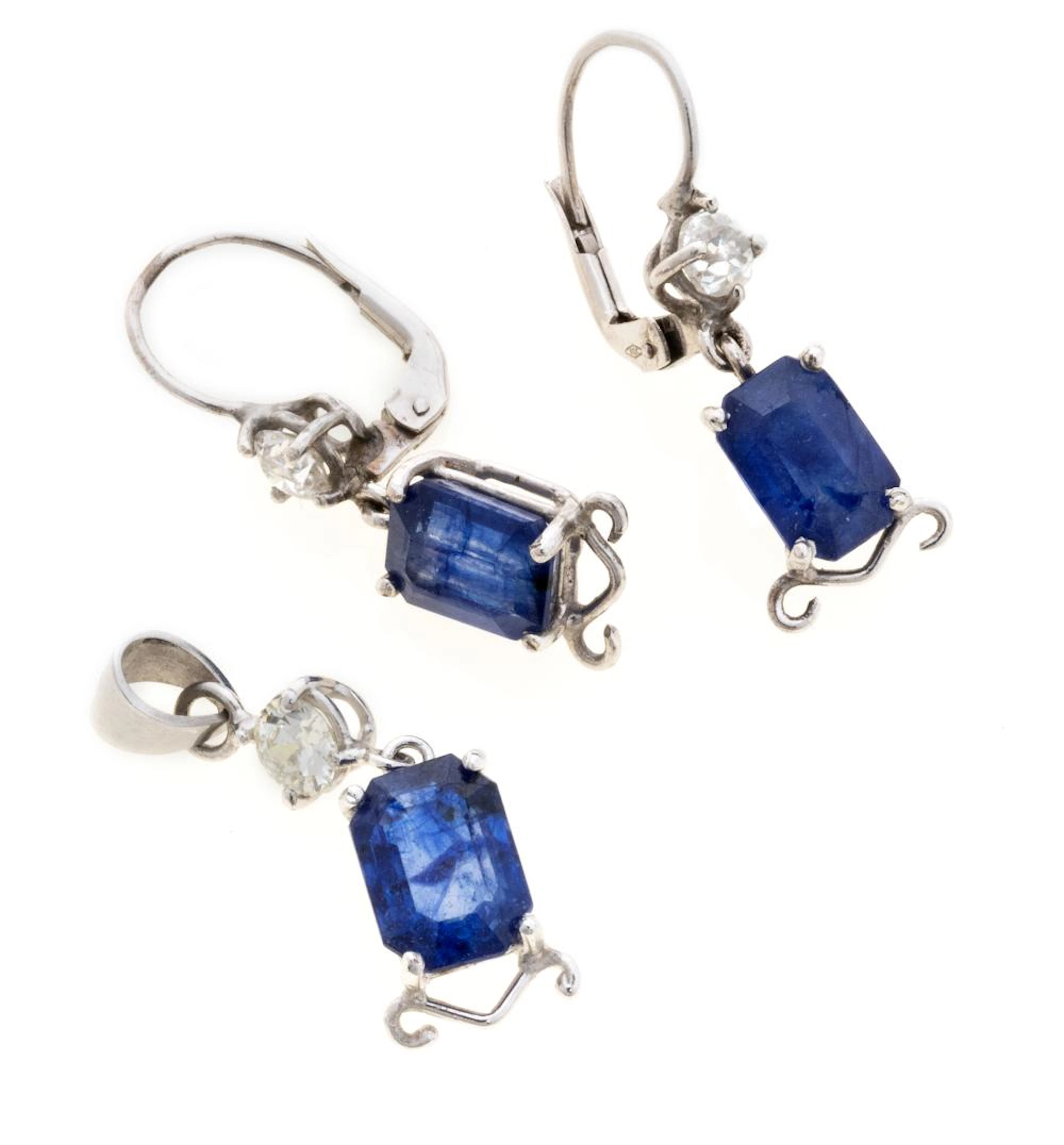 SET OF GOLD EARRINGS AND PENDANT WITH DIAMONDS AND TANZANITE