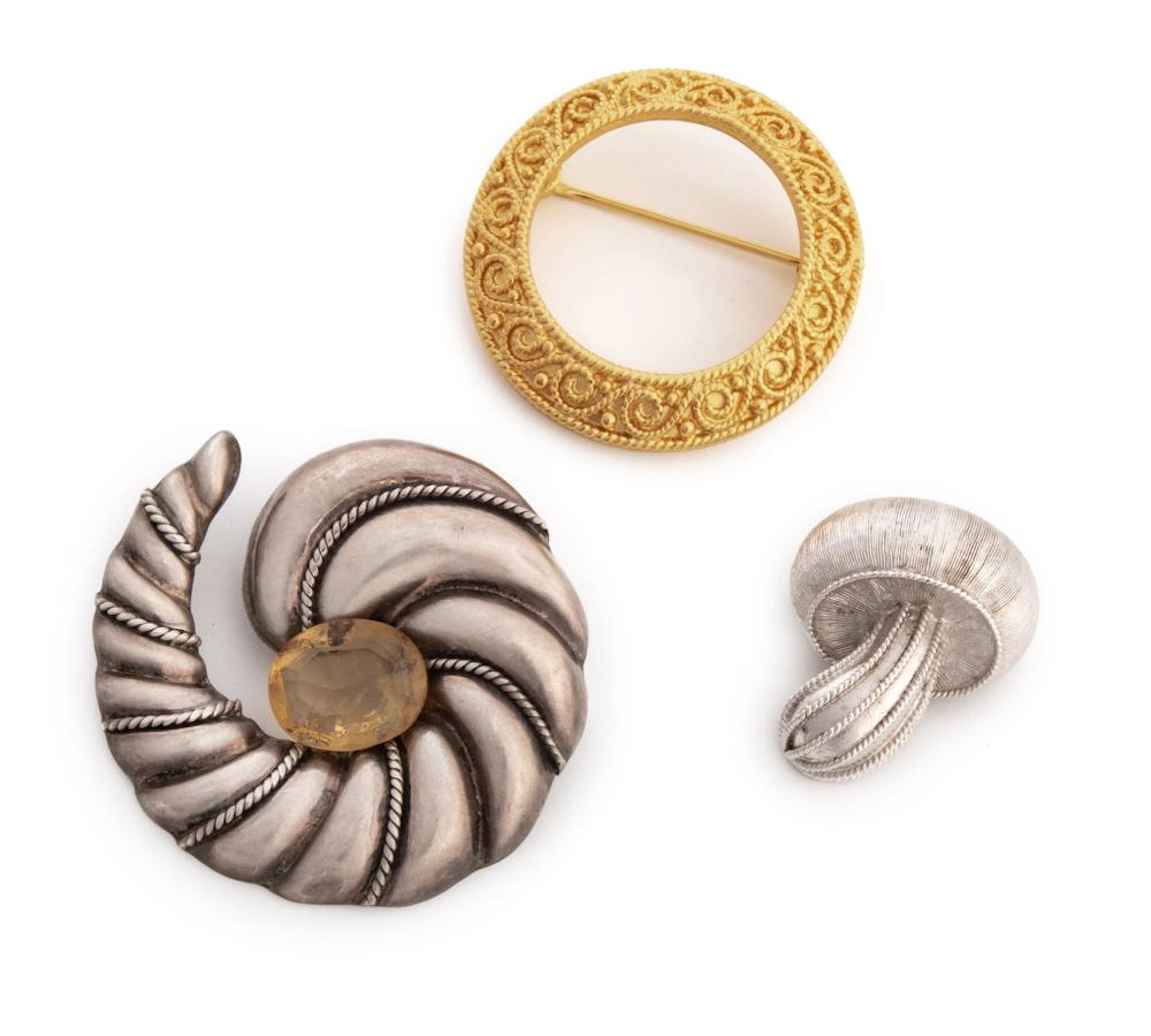 THREE VINTAGE BROOCHES OF THE 20s / 30s