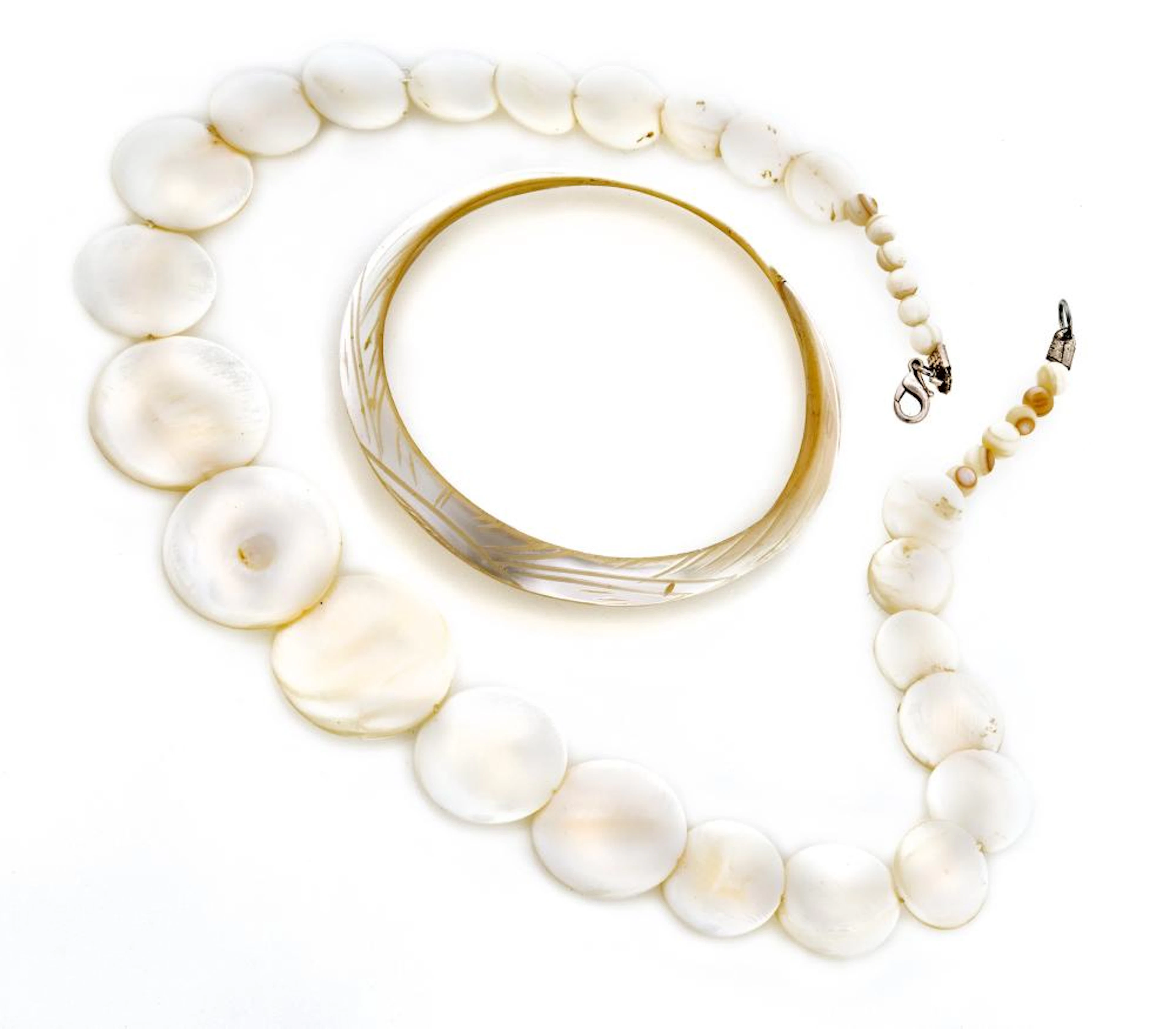 LOT OF VINTAGE JEWELERY 40'S