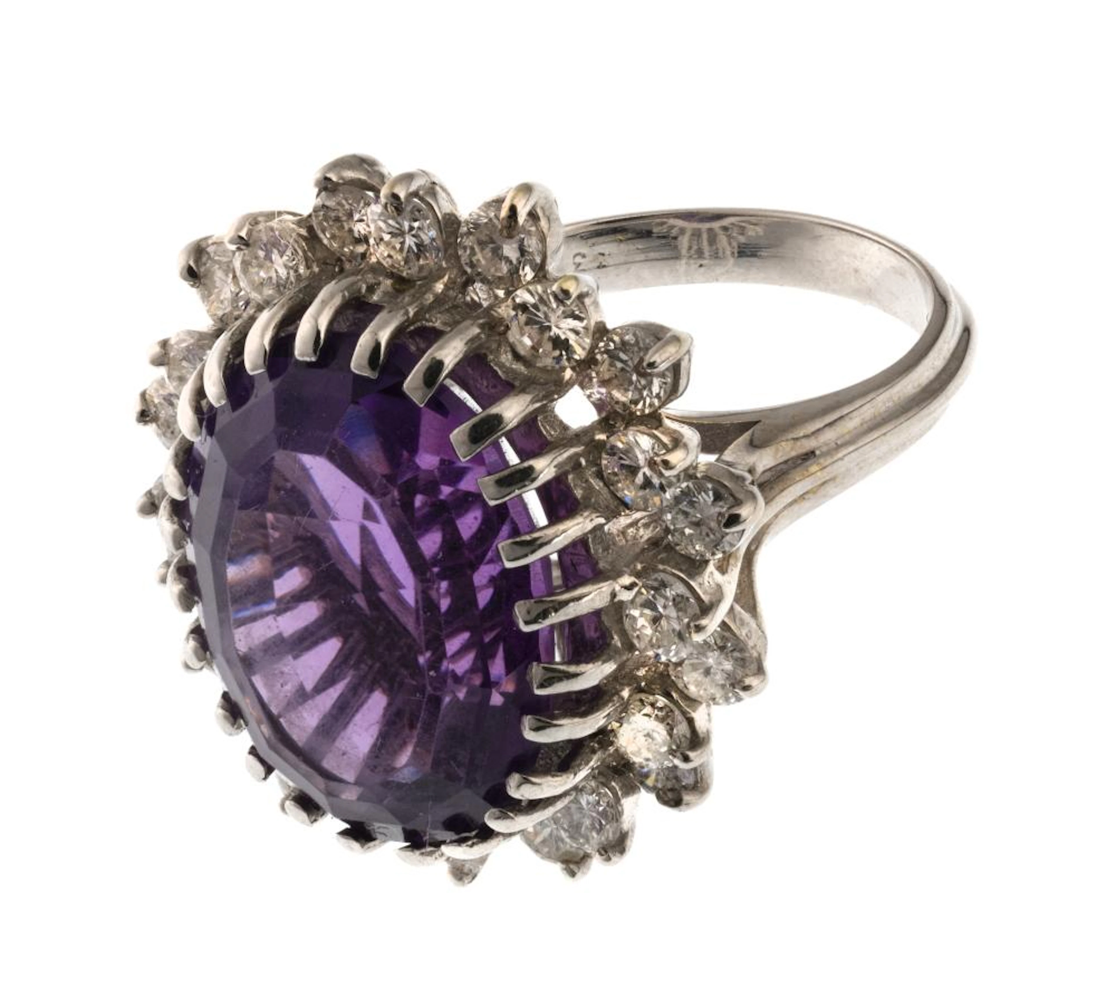 WHITE GOLD RING WITH AMETHYST AND DIANONDS