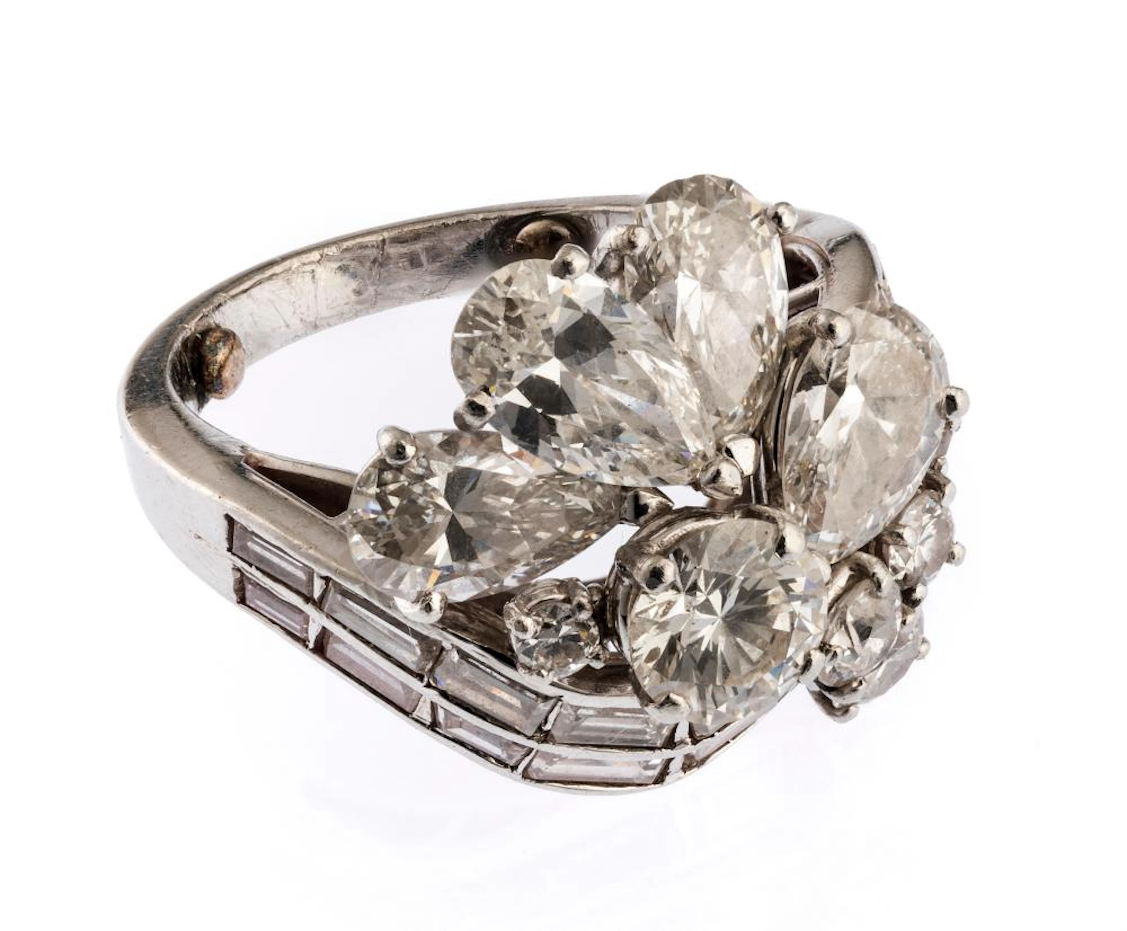RING IN PLATINUM WITH DIAMONDS