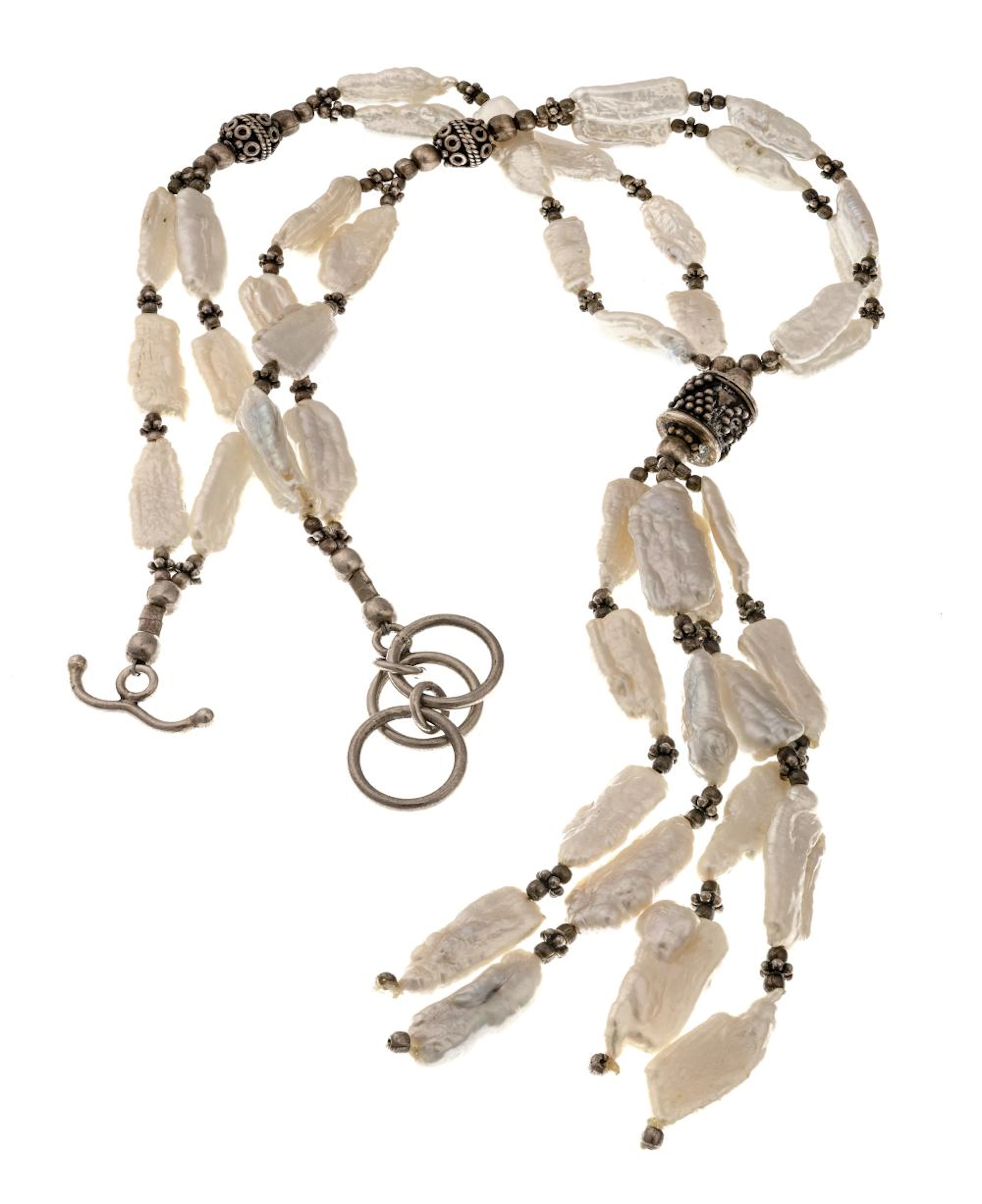 SILVER ART DECO STYLE NECKLACE WITH IRREGULAR PEARLS