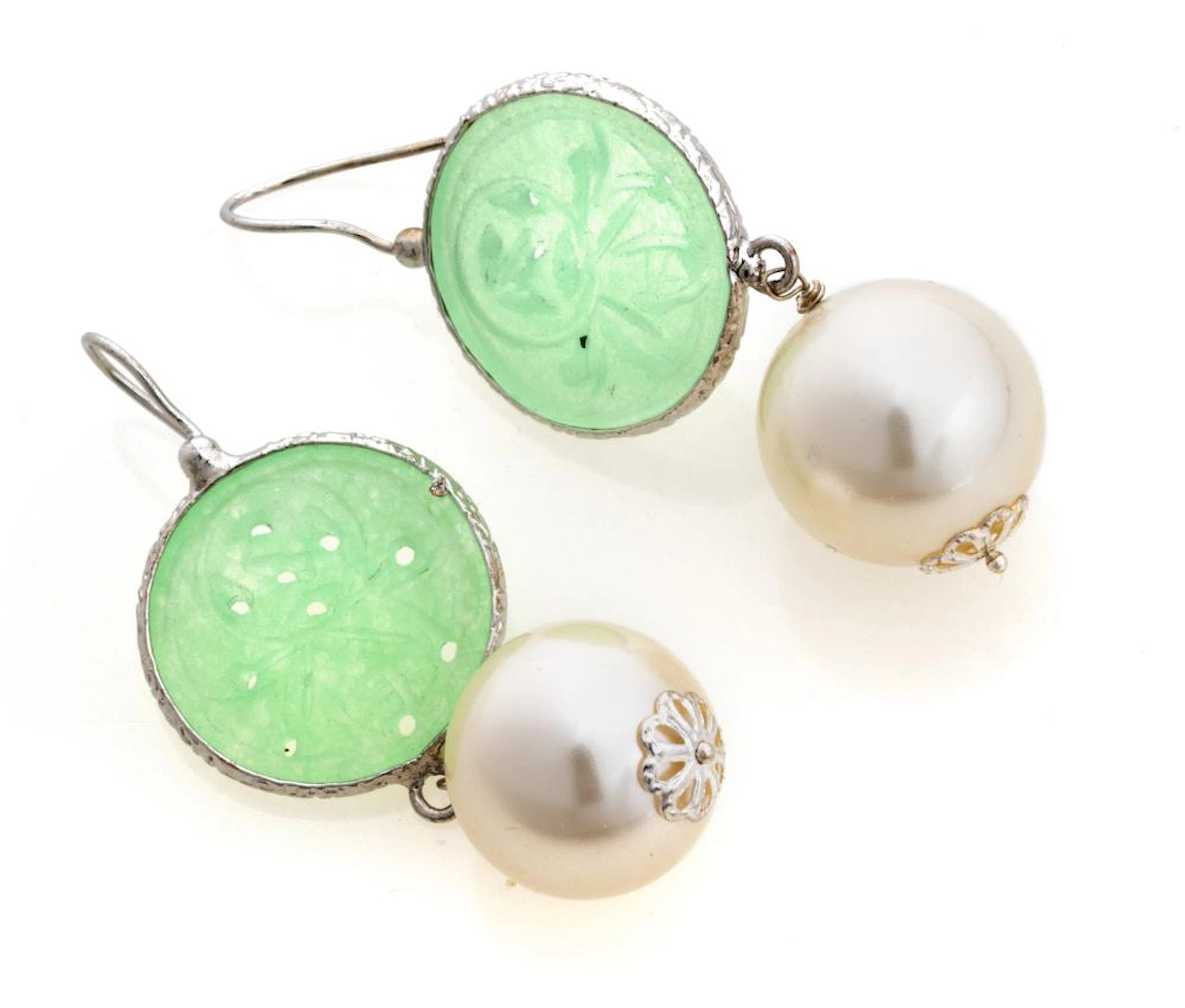 PAIR OF EARRINGS