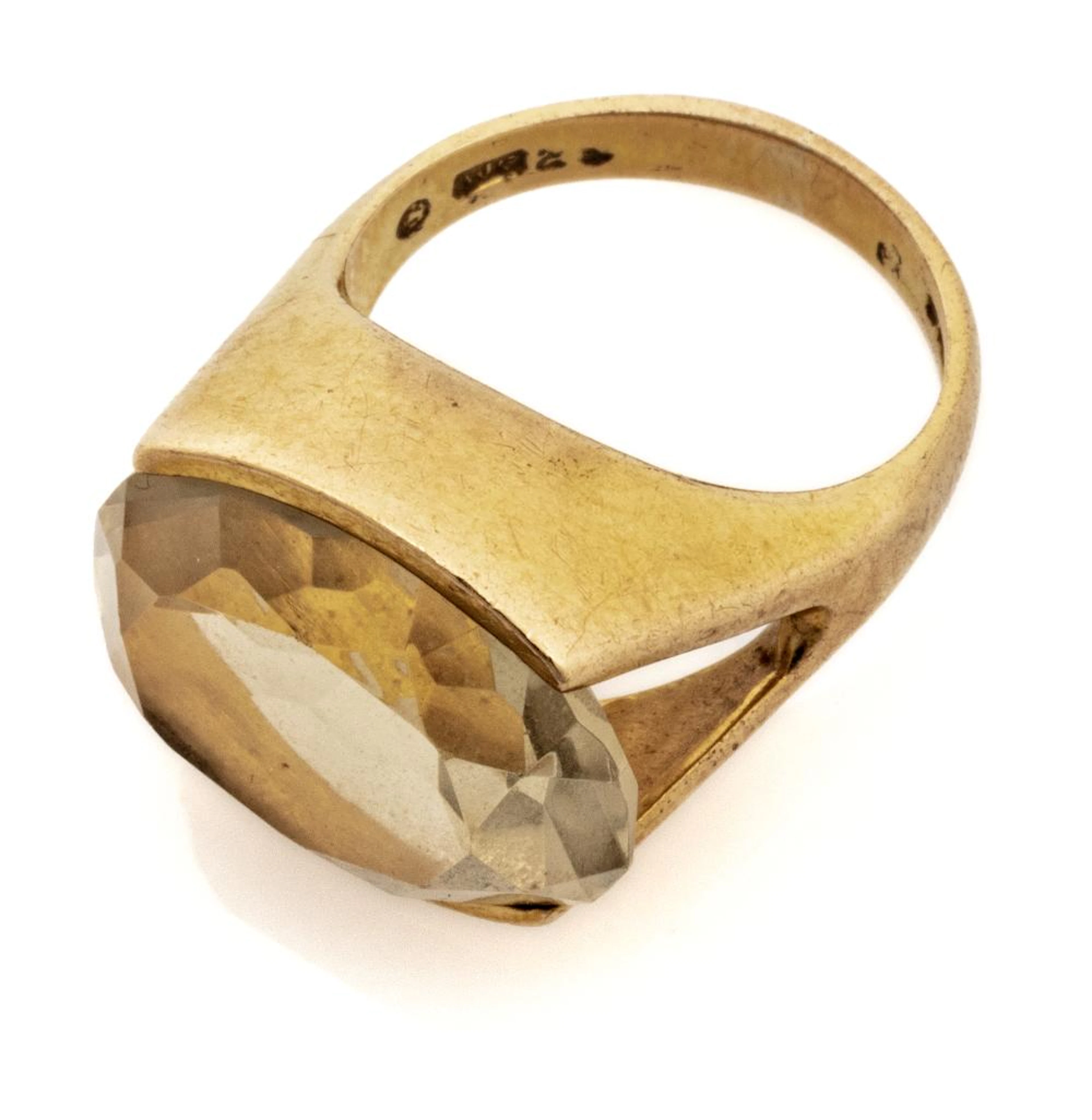 GOLD RING WITH TOPAZ