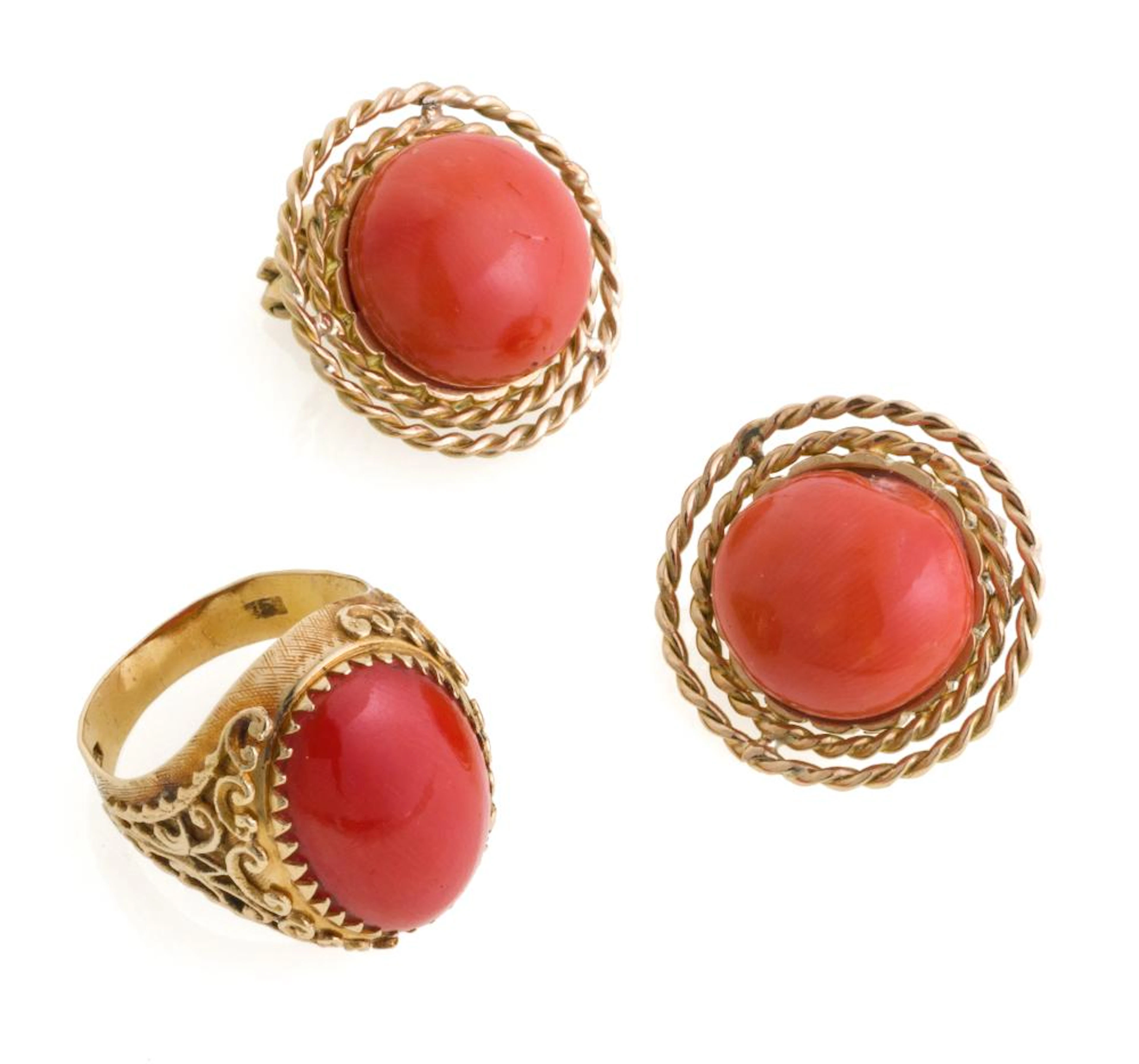 PARURE OF GOLD EARRINGS AND RING