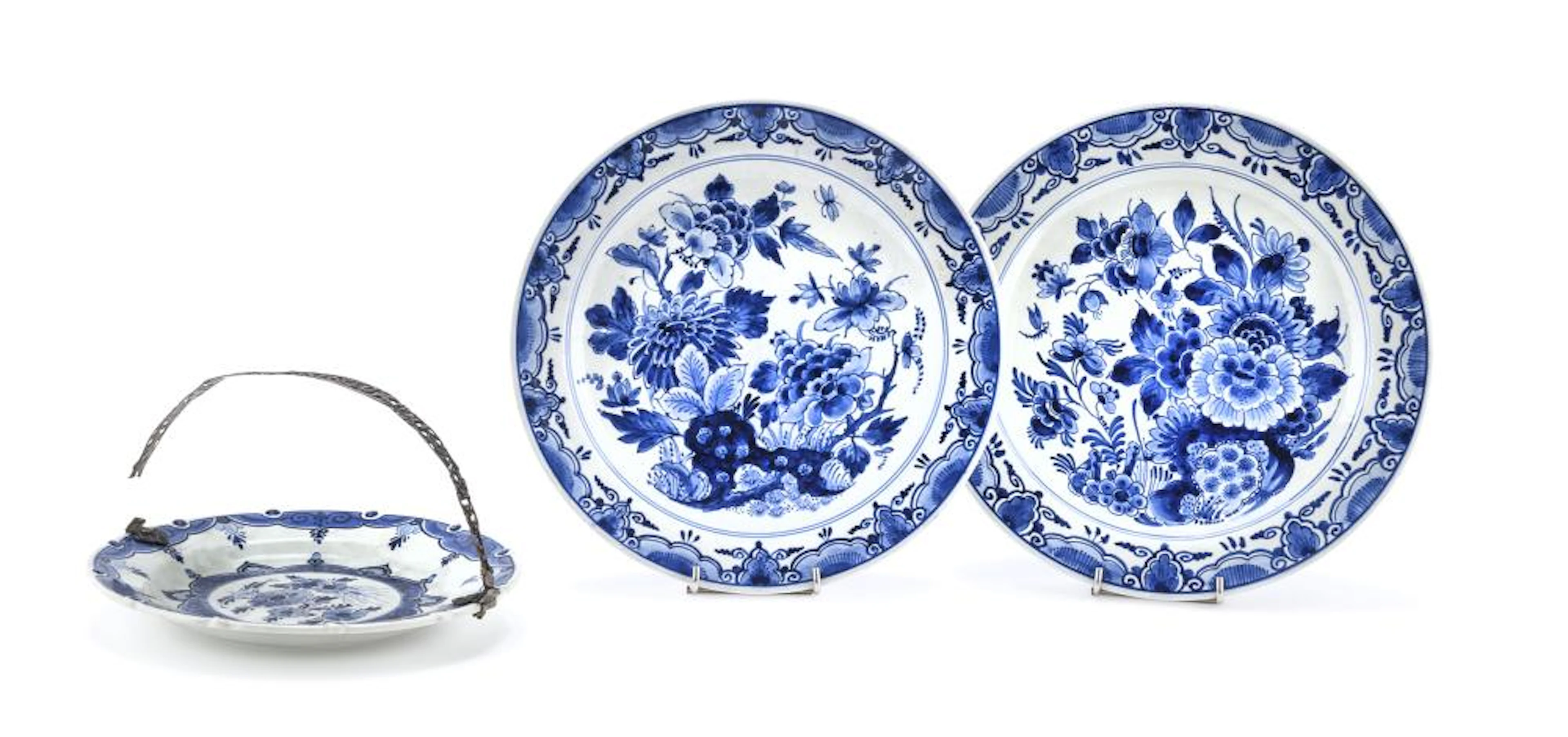 THREE CERAMIC DISHES, DELFT LATE 19TH CENTURY