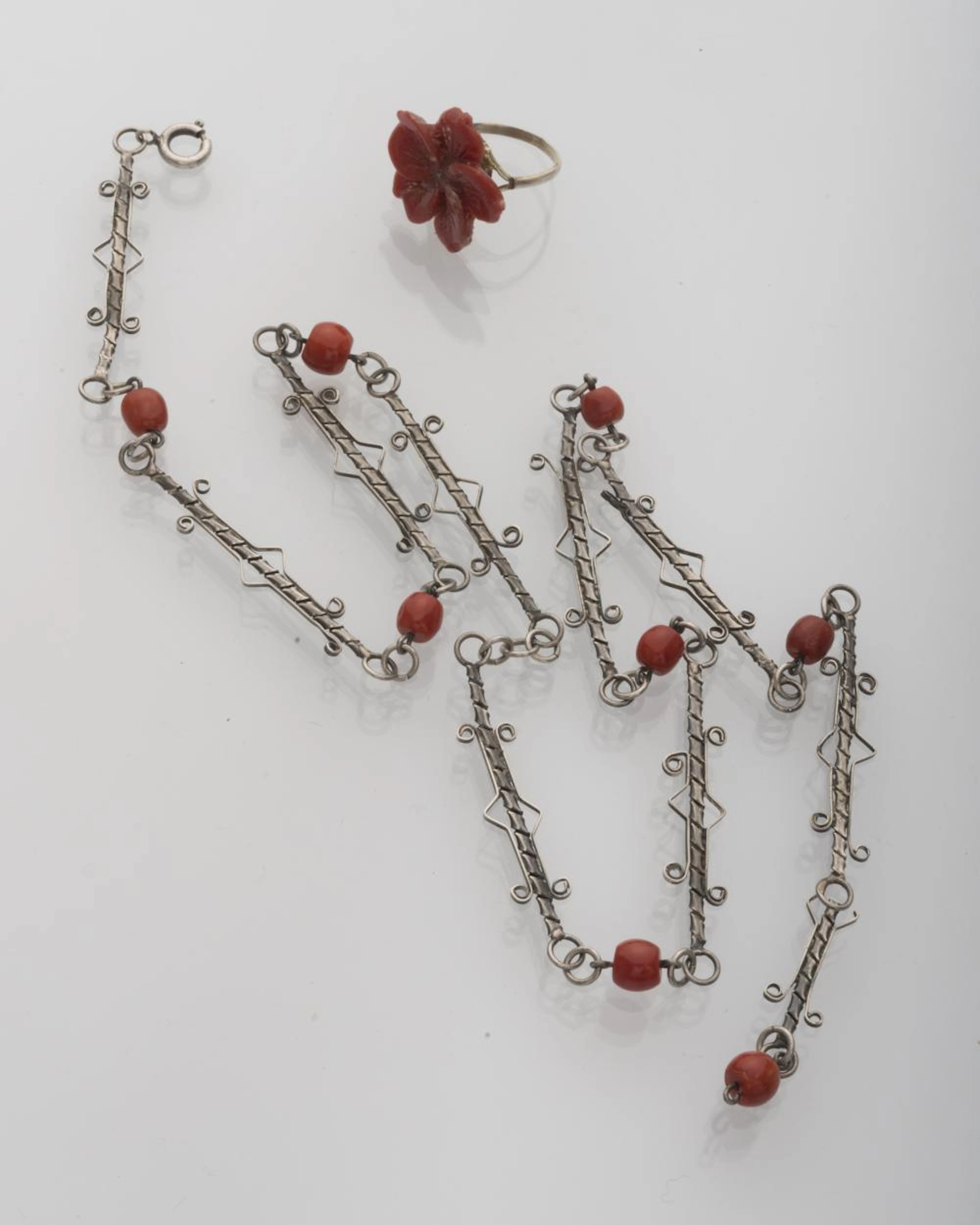 PARURE OF EARRINGS, CHOKER, RING AND PENDANT