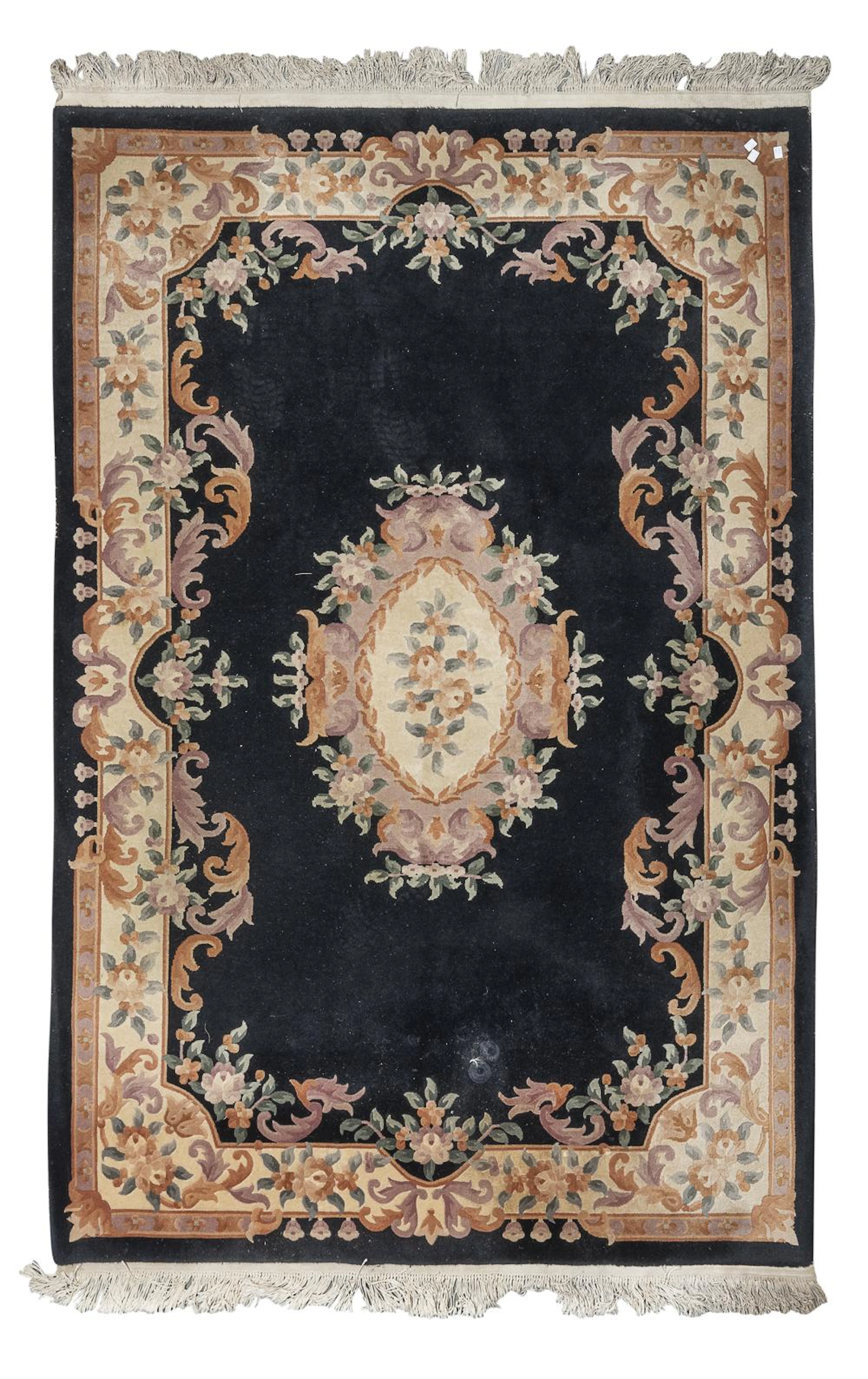 A CHINESE TIENTSIN CARPET, SECOND HALF 20TH CENTURY.