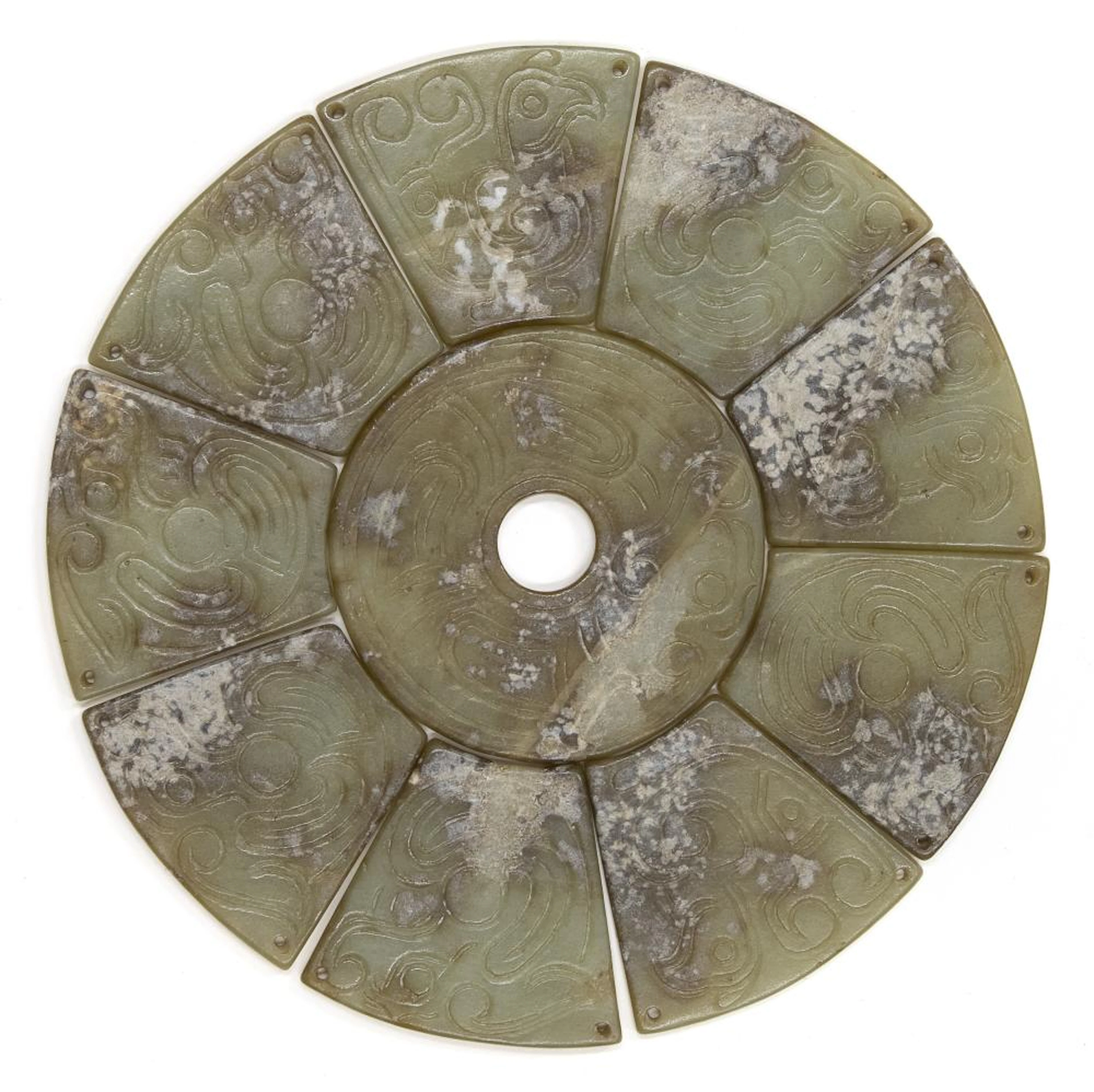 A CHINESE ORNAMENTALI PENDANT IN NEPHRITE JADE, 10TH - 9TH CENTURY B.C.