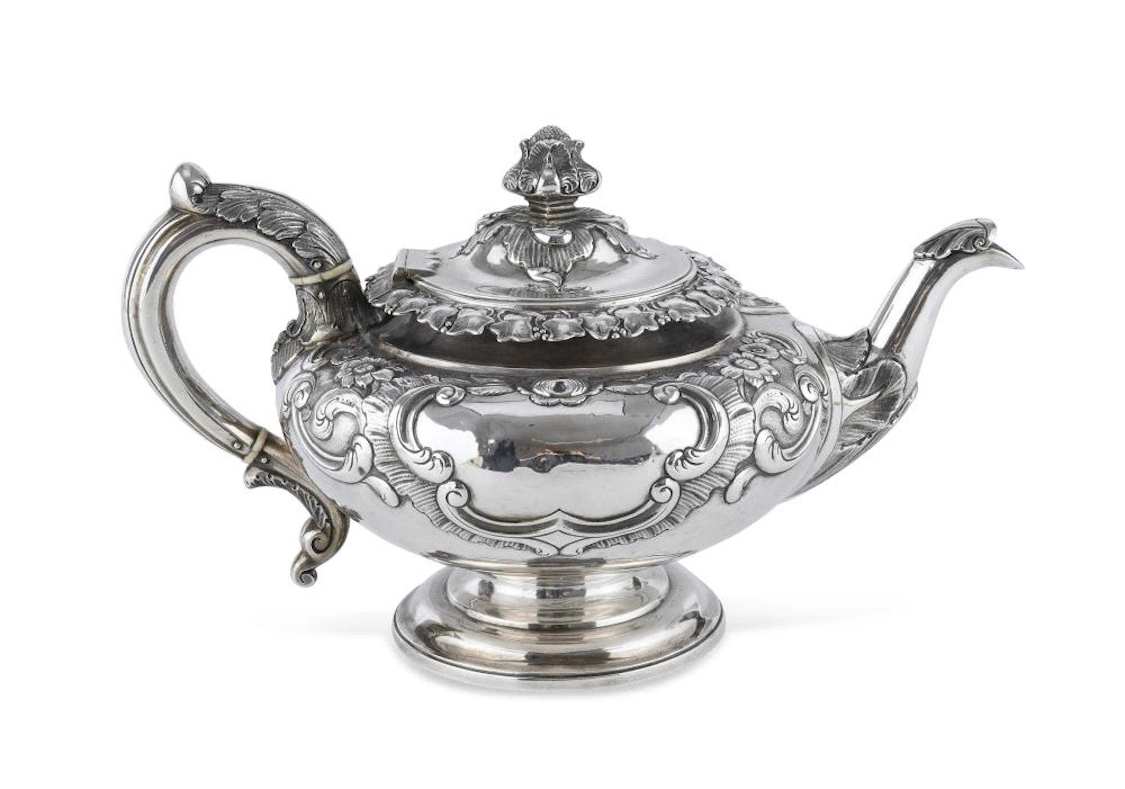 BEAUTIFUL SILVER TEAPOT, EDINBURGH 1825