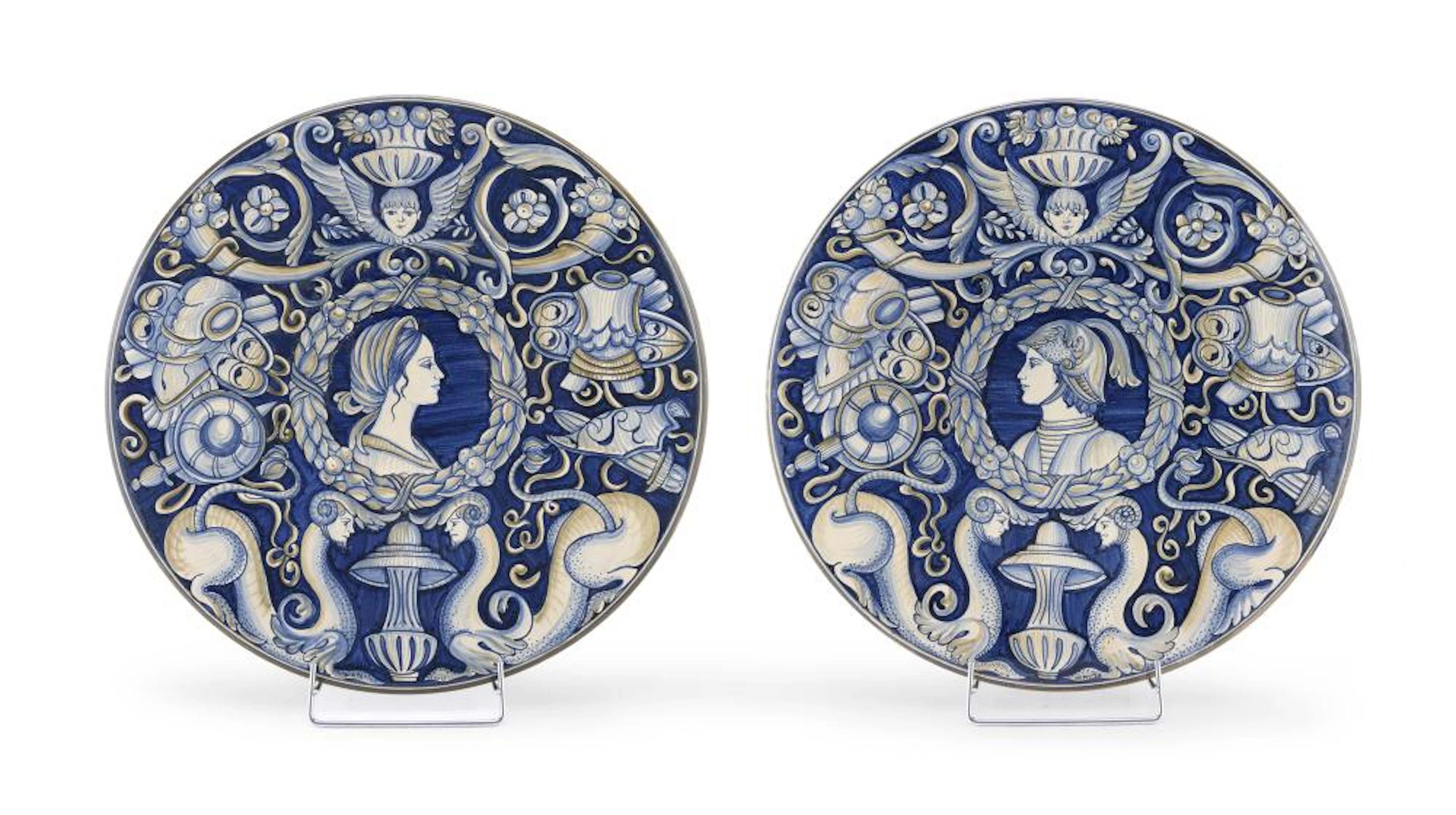 PAIR OF LARGE CERAMIC DISHES, DERUTA 20TH CENTURY