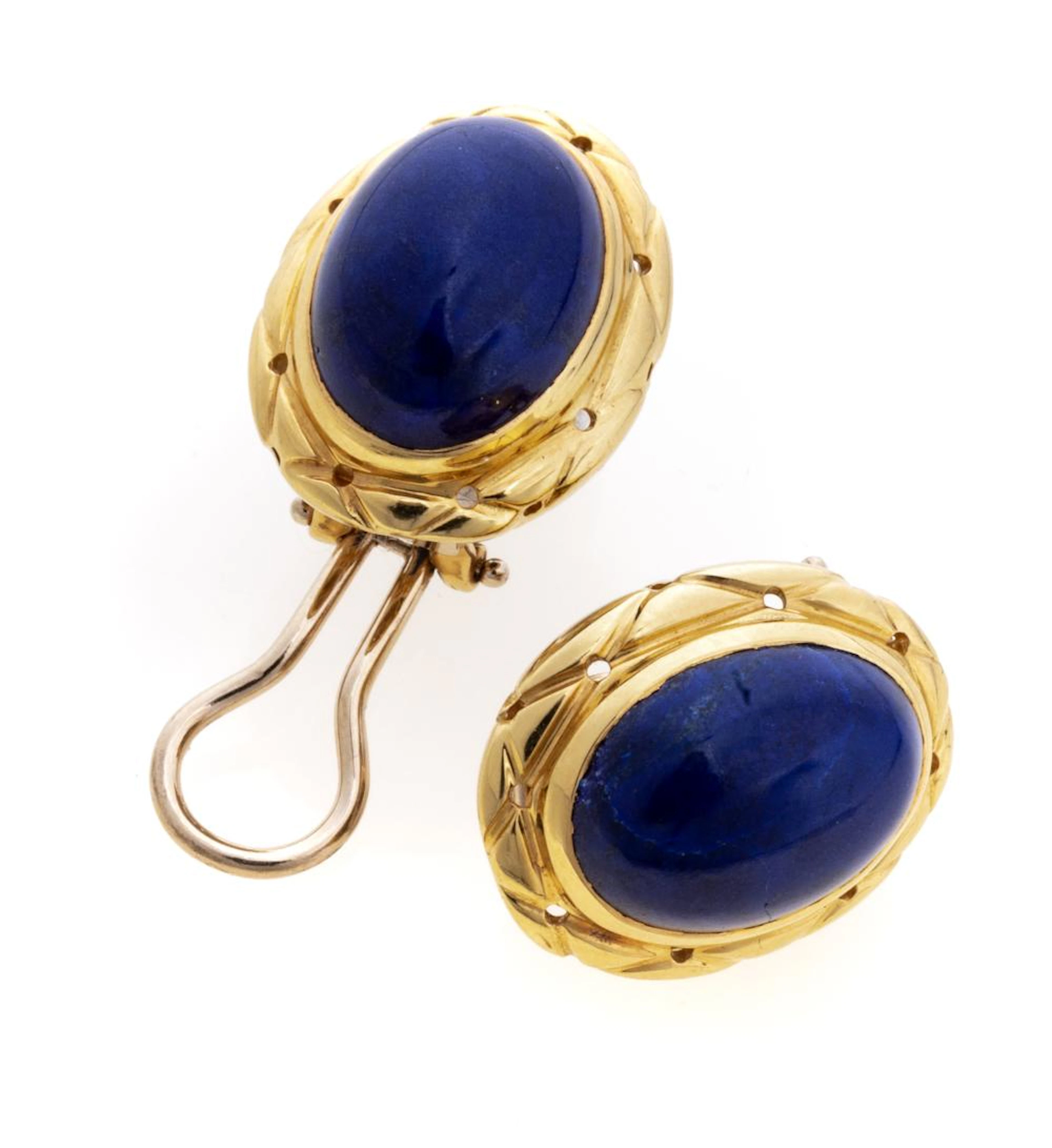 PAIR OF GOLDEN EARRINGS