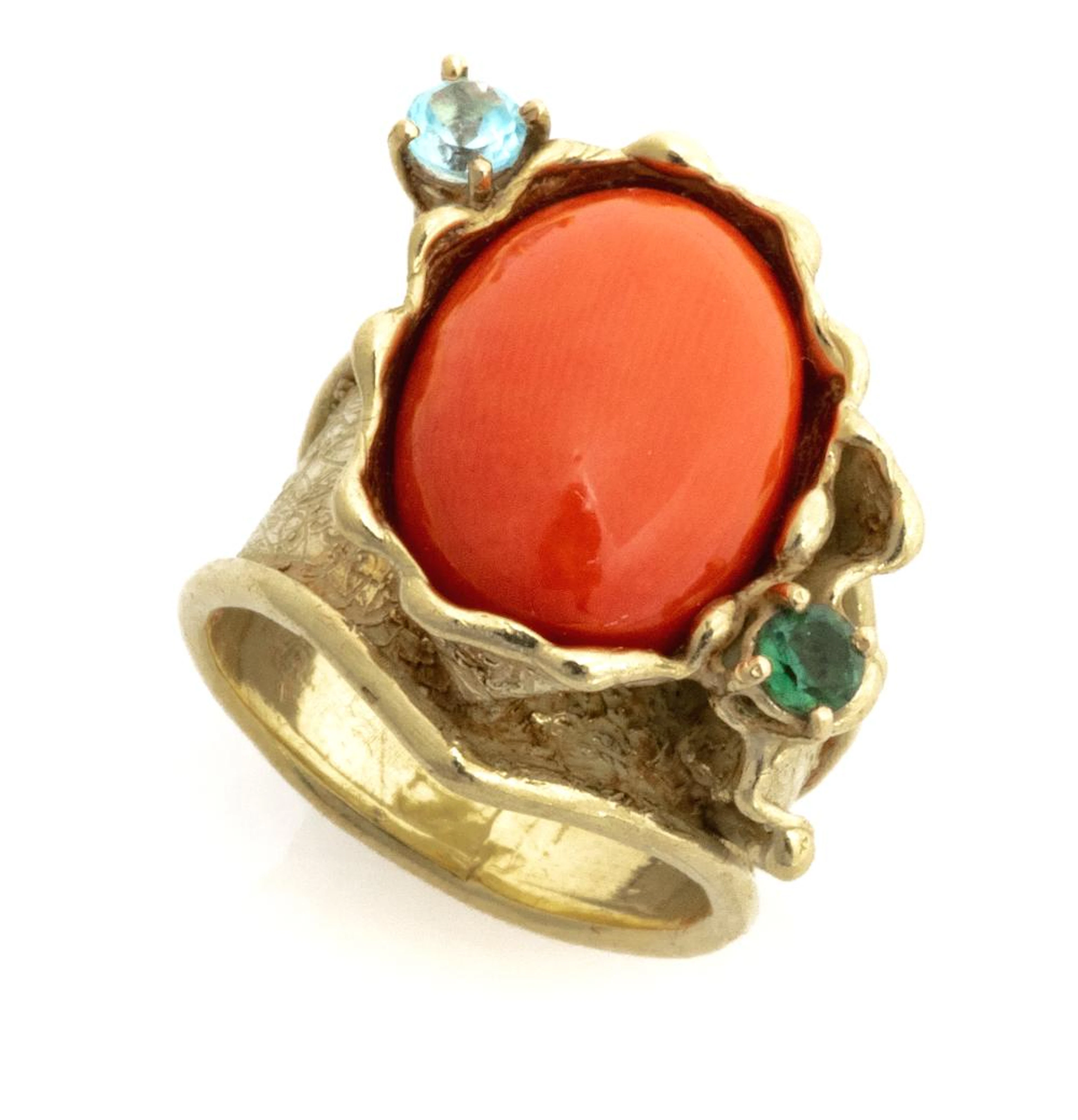 GOLD RING WITH PINK CORAL