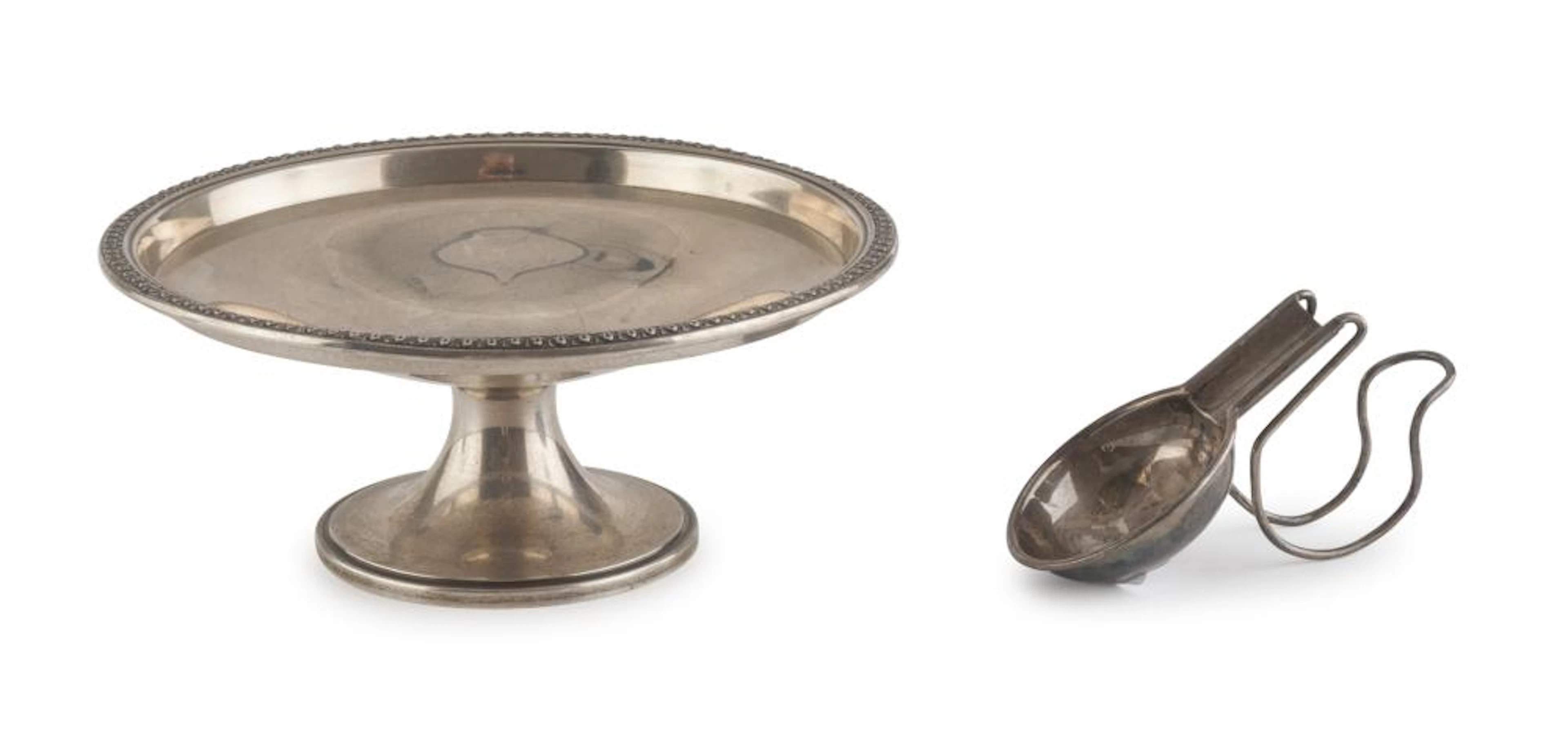 SMALL STAND AND ASHTRAY IN SILVER PUNCHES UNITED STATES...