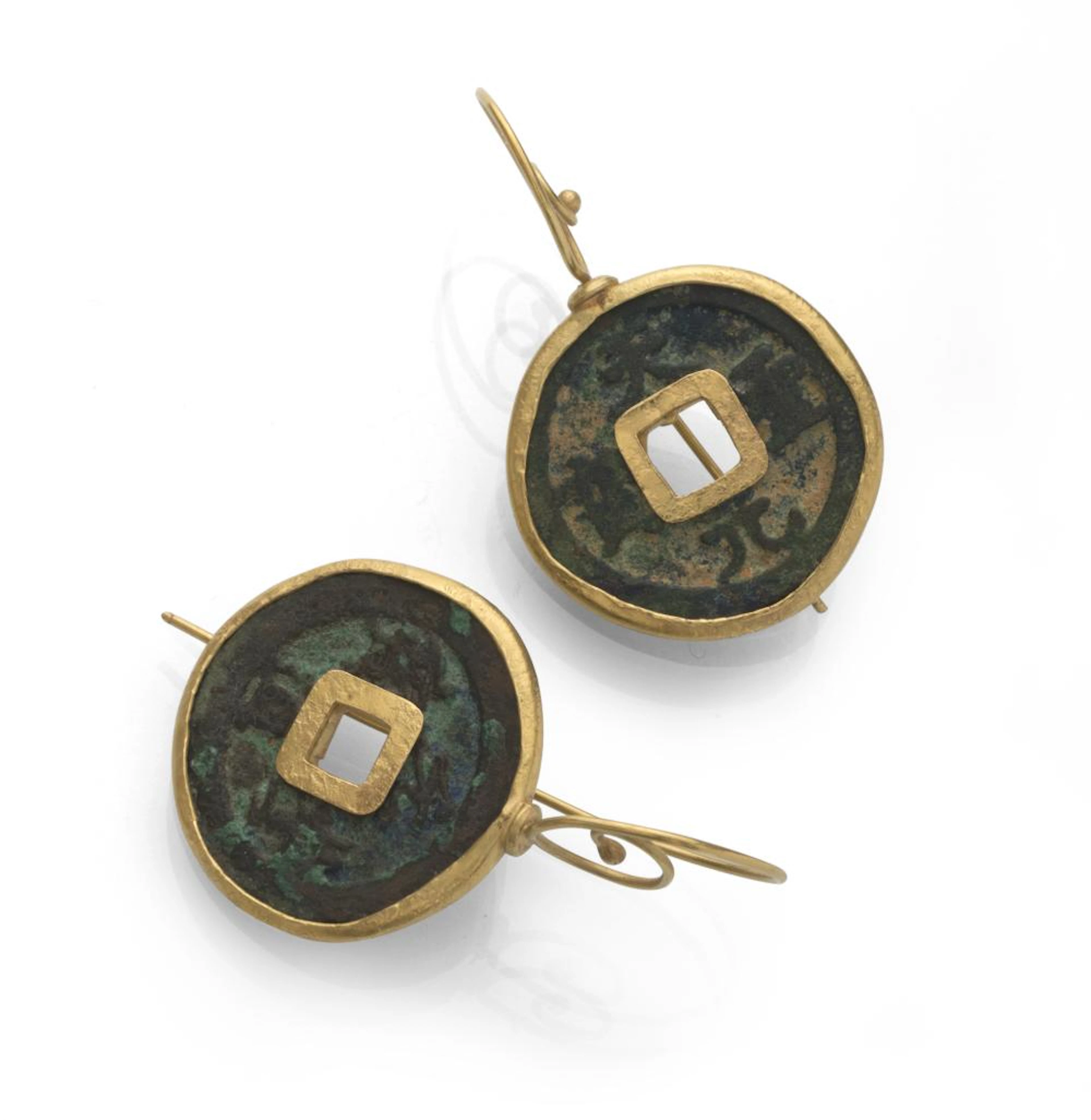 BEAUTIFUL PAIR OF EARRINGS