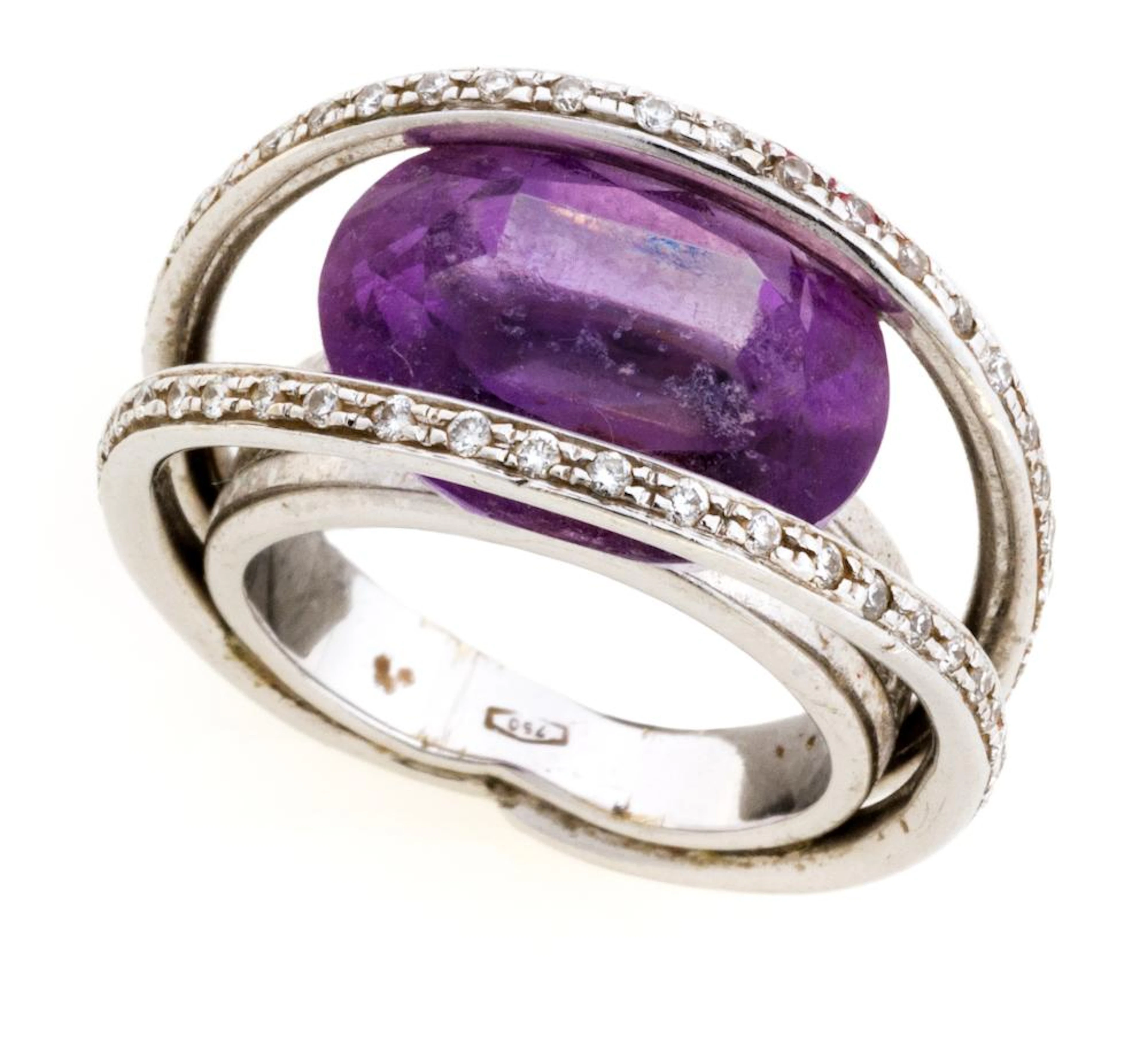 WHITE GOLD RING WITH AMETHYST AND DIAMONDS